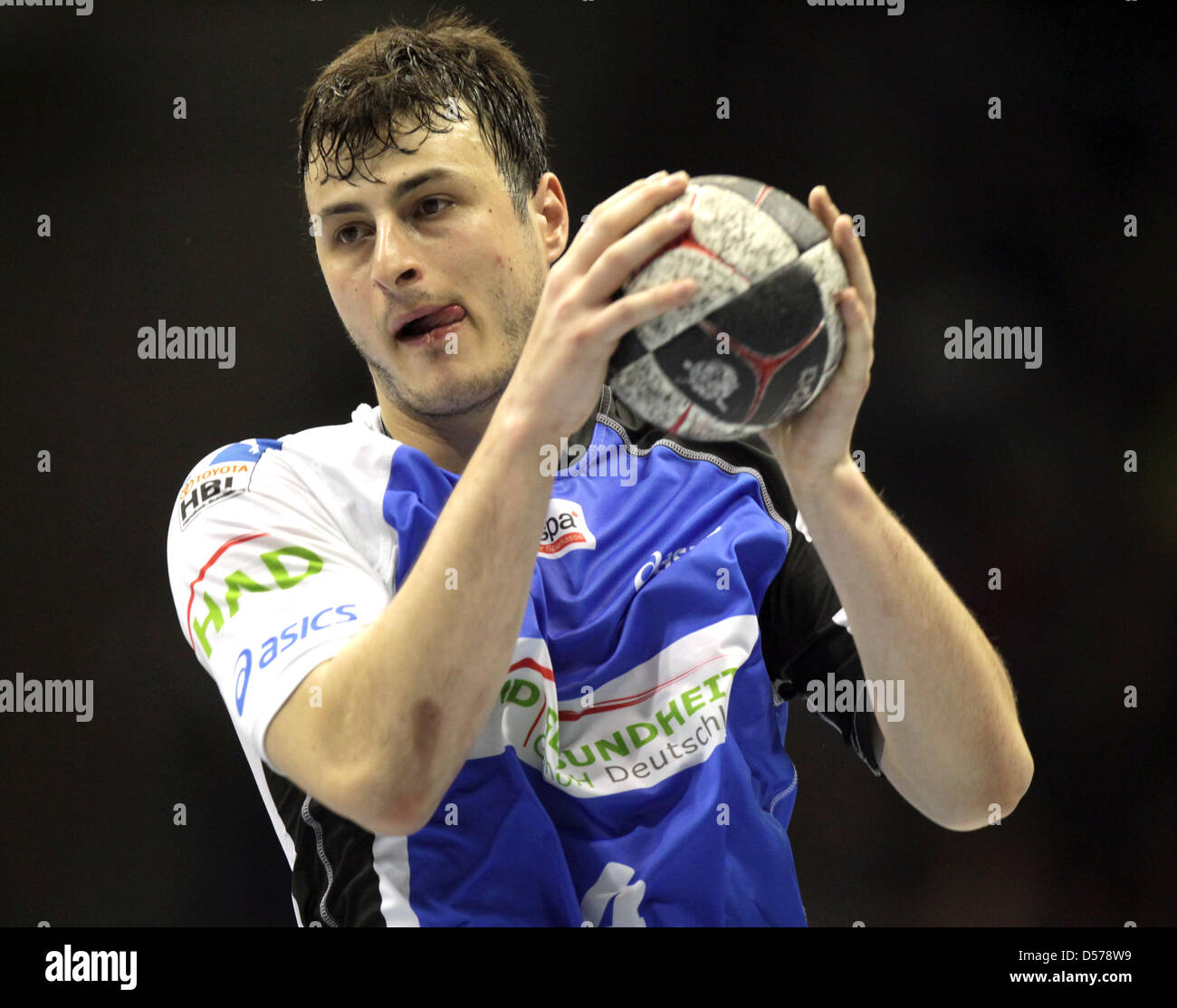 Hamburg's Domagoj Duvnjak controls the ball during German Bundesliga