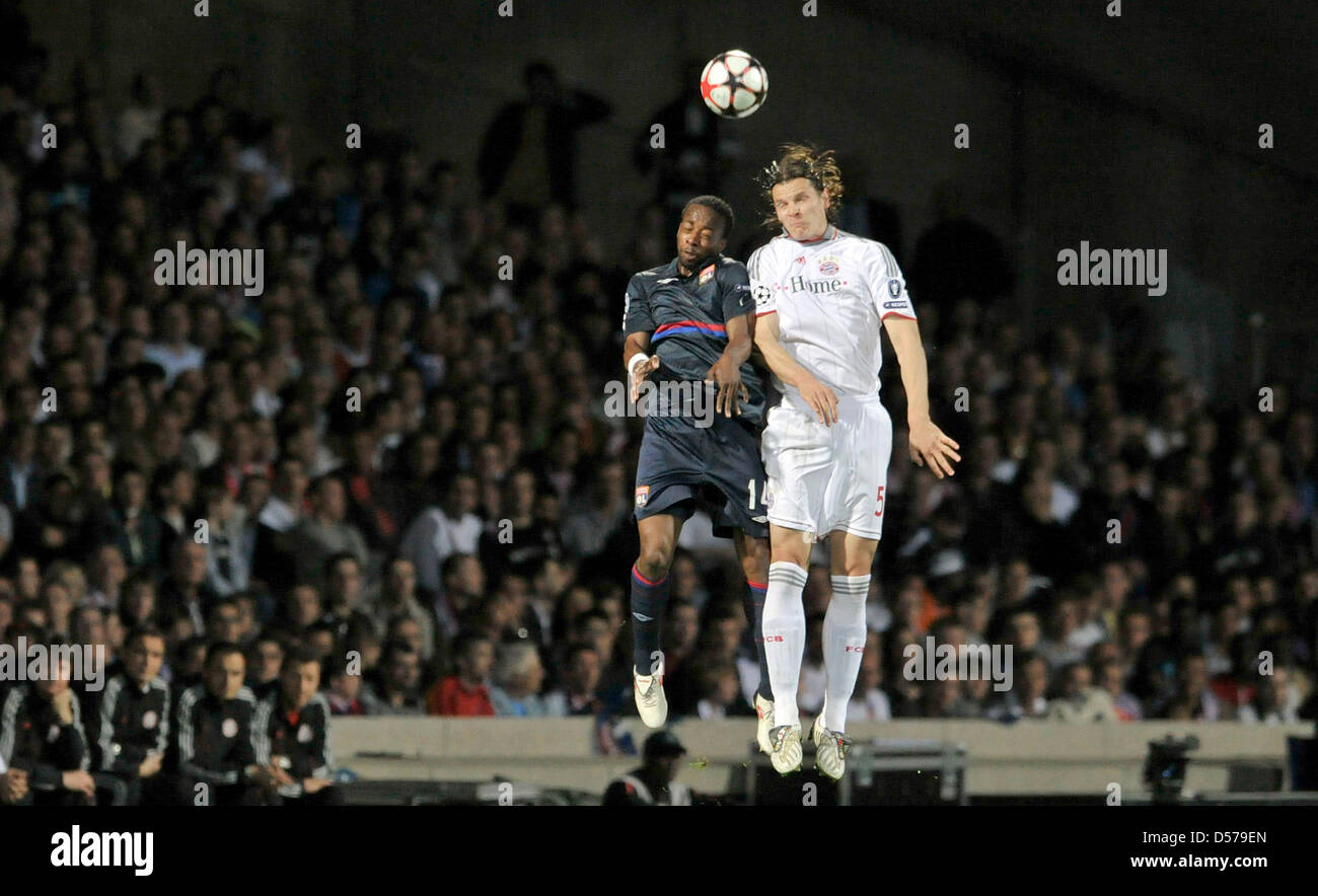 1,043 Olympique Lyonnais Sydney Govou Photos & High Res Pictures - Getty  Images