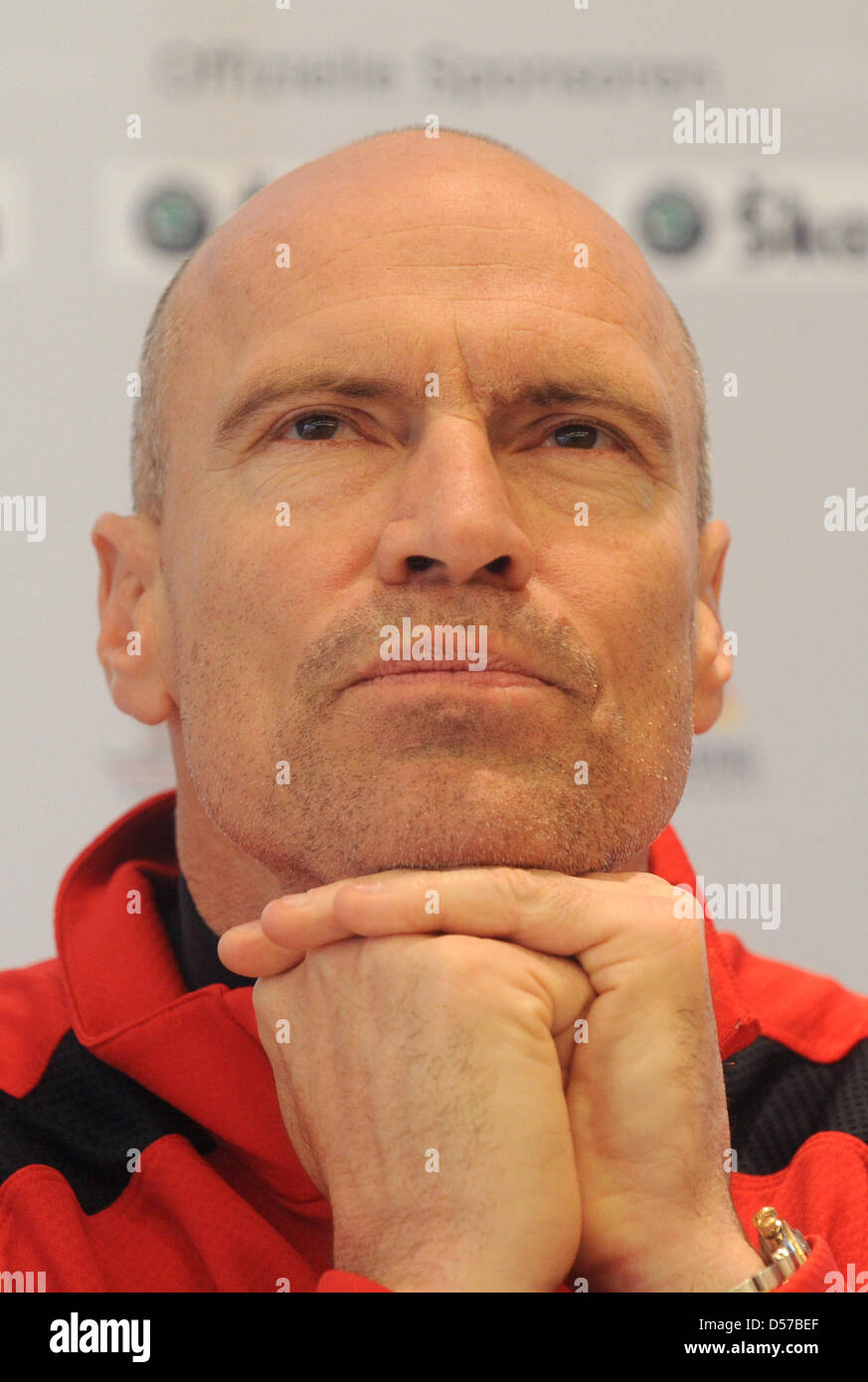 Mark Messier, General Manager of Canada's ice hockey team attends a press conference in Hamburg, Germany, 03 May 2010. Germany and Canada face each other in an ice hockey friendly to take place in Hamburg on 04 May 2010. Photo: MARCUS BRANDT Stock Photo