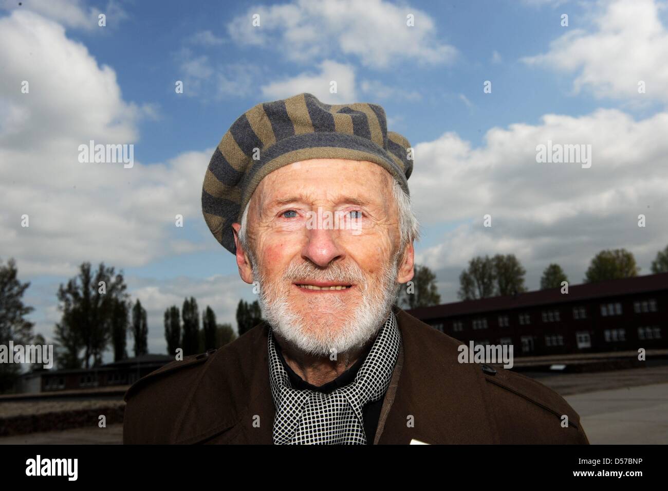 Survivor Kahl Januz walks over the grounds of the former concentration camp Neuengamme in Hamburg, Germany, 04 May 2010. Survivors recollected their experiences within the scope of the 65th anniversary of the camp's liberation. Photo: MAURIZIO GAMBARINI Stock Photo