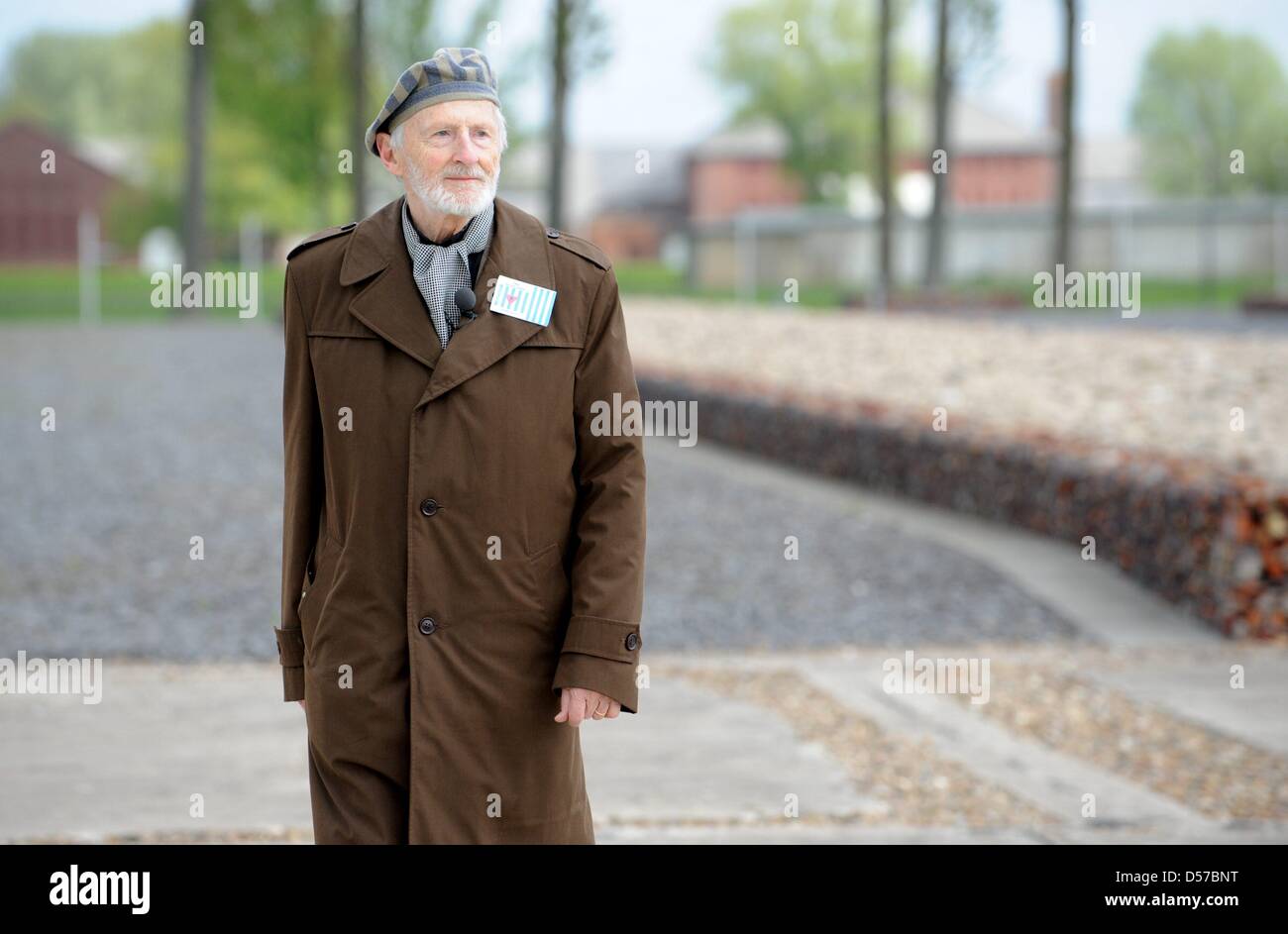 Survivor Kahl Januz walks over the grounds of the former concentration camp Neuengamme in Hamburg, Germany, 04 May 2010. Survivors recollected their experiences within the scope of the 65th anniversary of the camp's liberation. Photo: MAURIZIO GAMBARINI Stock Photo
