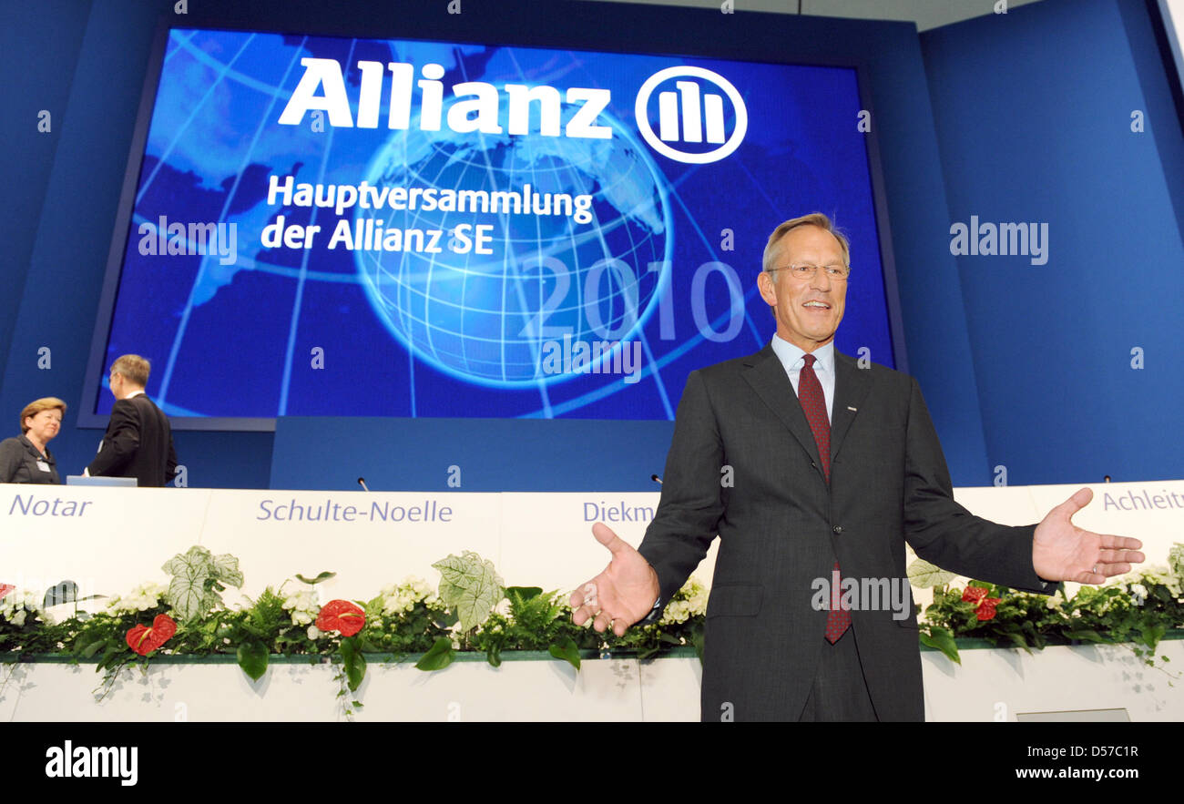 Allianz SE CEO Michael Diekmann arrives for the general meeting in Munich, Germany, 05 May 2010. The insurance giant gave a conservative outlook for the running financial year due to persistent challenging economic conditions. Allianz reports an operative result of 7.2 billion euro for 2009. Photo: TOBIAS HASE Stock Photo