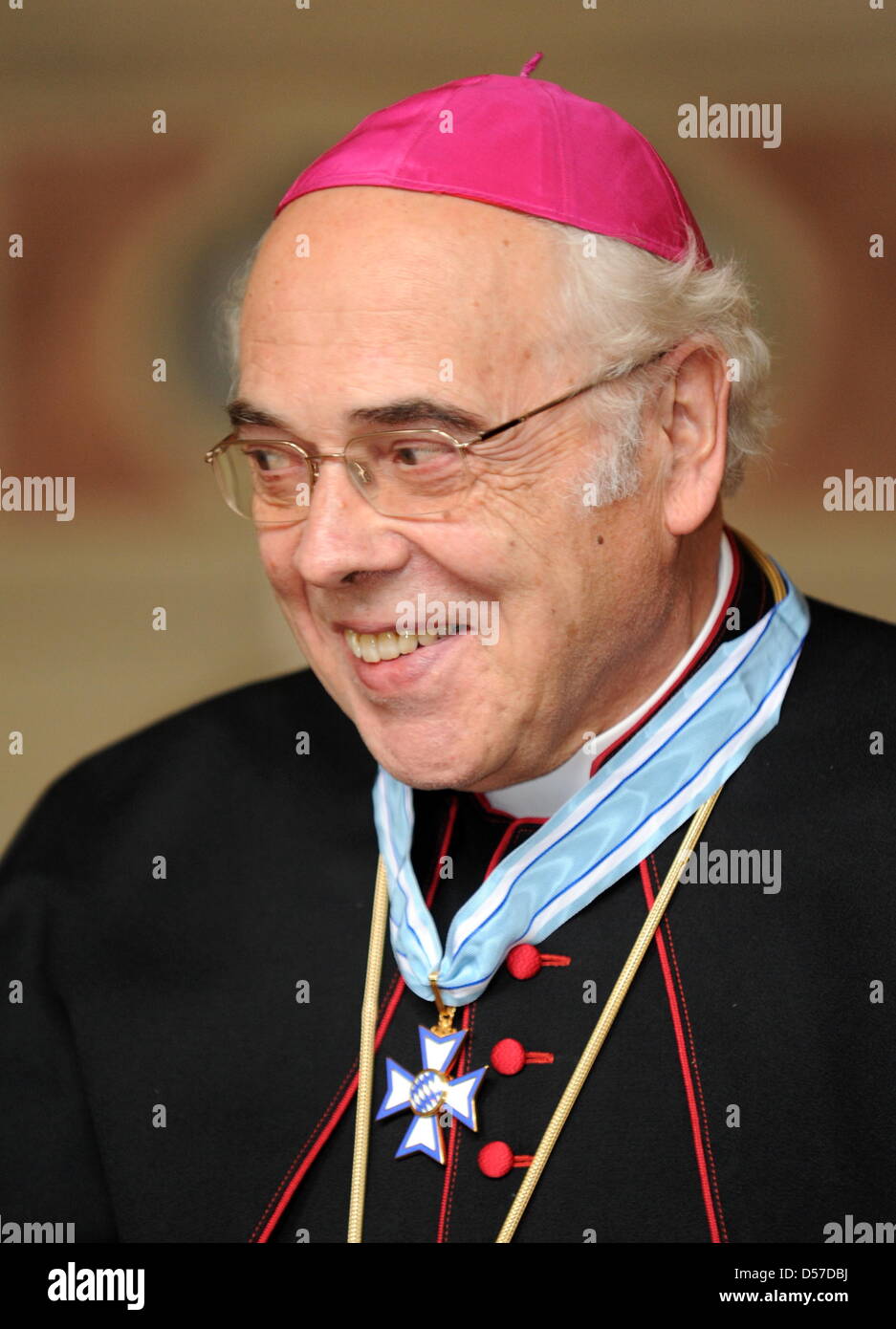 Der Weihbischof in der Diözese Augsburg, Josef Grünwald, aufgenommen am