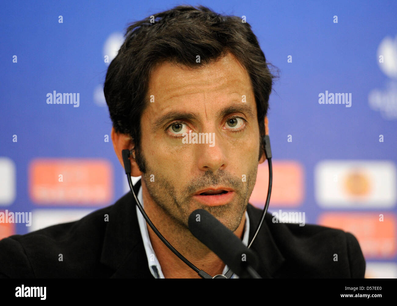 Atletico Madrid's head coach Quique Sanchez Flores answers questions at a press conference in Hamburg, Germany, 11 May 2010. Spanish side Atletico Madrid will face English side FC Fulham in the UEFA Europa League final in Hamburg on 12 May 2010. Photo: Fabian Bimmer Stock Photo