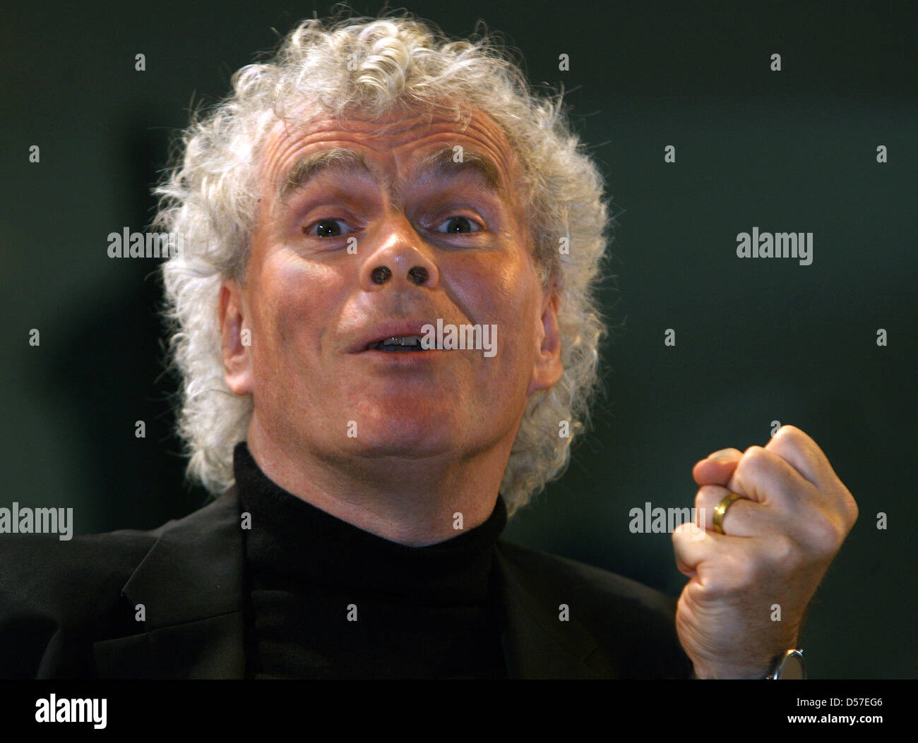 Chief conductor of the Berlin Philharmonic Orchestra, Sir Simon Rattle, speaks at a press conference in Berlin, Germany, 12 May 2010. Rattle attended the philharmonic orchestra's annual press conference. Photo: STEPHANIE PILICK Stock Photo