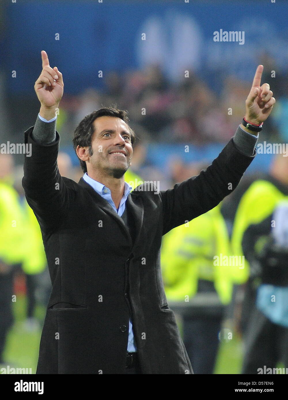 Atletico Madrid's head coach Quique Sanchez Flores celebrates after UEFA Europa League final match between FC Fulham and Atletico Madrid at Hamburg Arena, Hamburg, Germany, 12 May 2010. Photo: Marcus Brandt dpa NO MOBILE DEVICES  +++(c) dpa - Bildfunk+++ Stock Photo