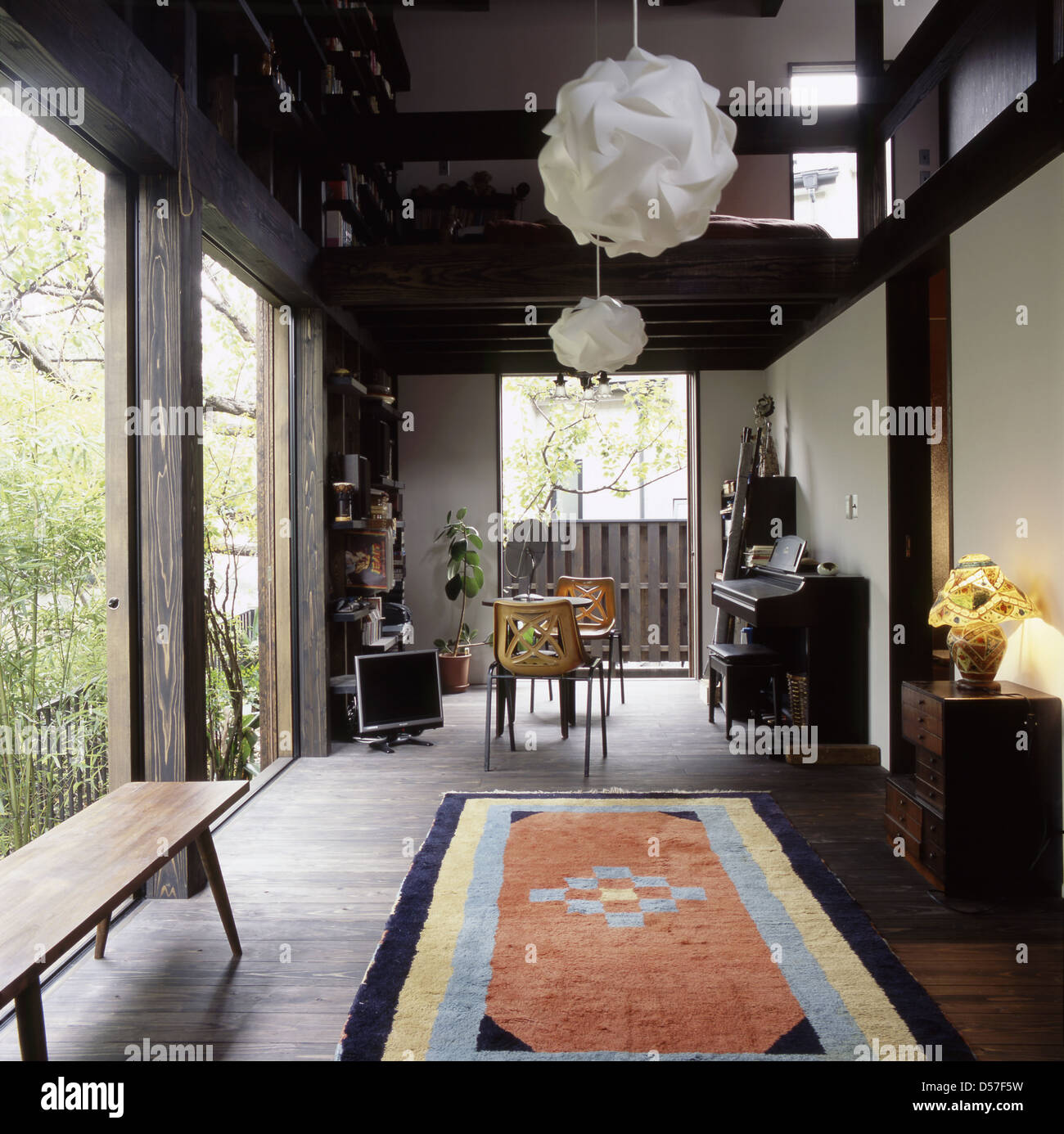 Japanese living room in a contemporary apartment facing a private small  garden Stock Photo - Alamy, image size:1300x1386