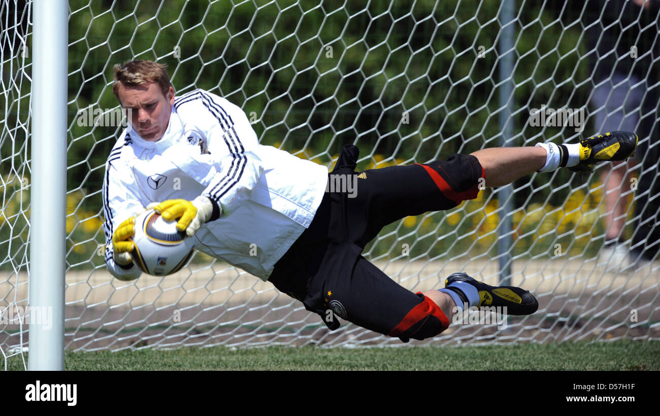 Manuel neuer save hi-res stock photography and images - Alamy