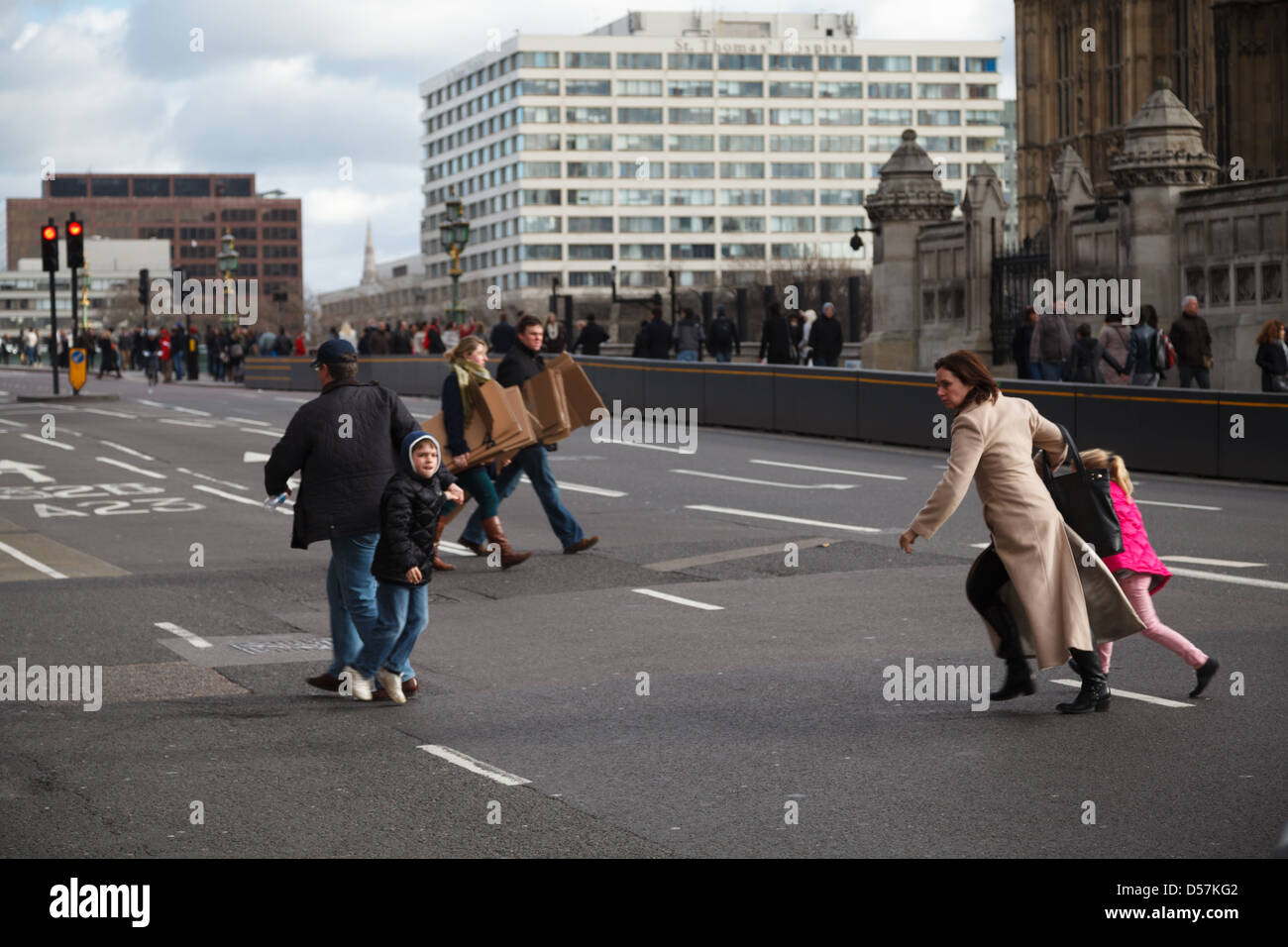 Crossing road dangerous hi-res stock photography and images - Alamy