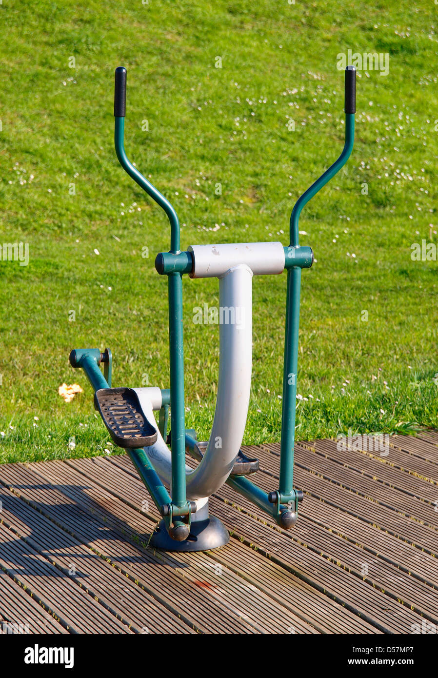 Cross trainer machine hires stock photography and images Alamy