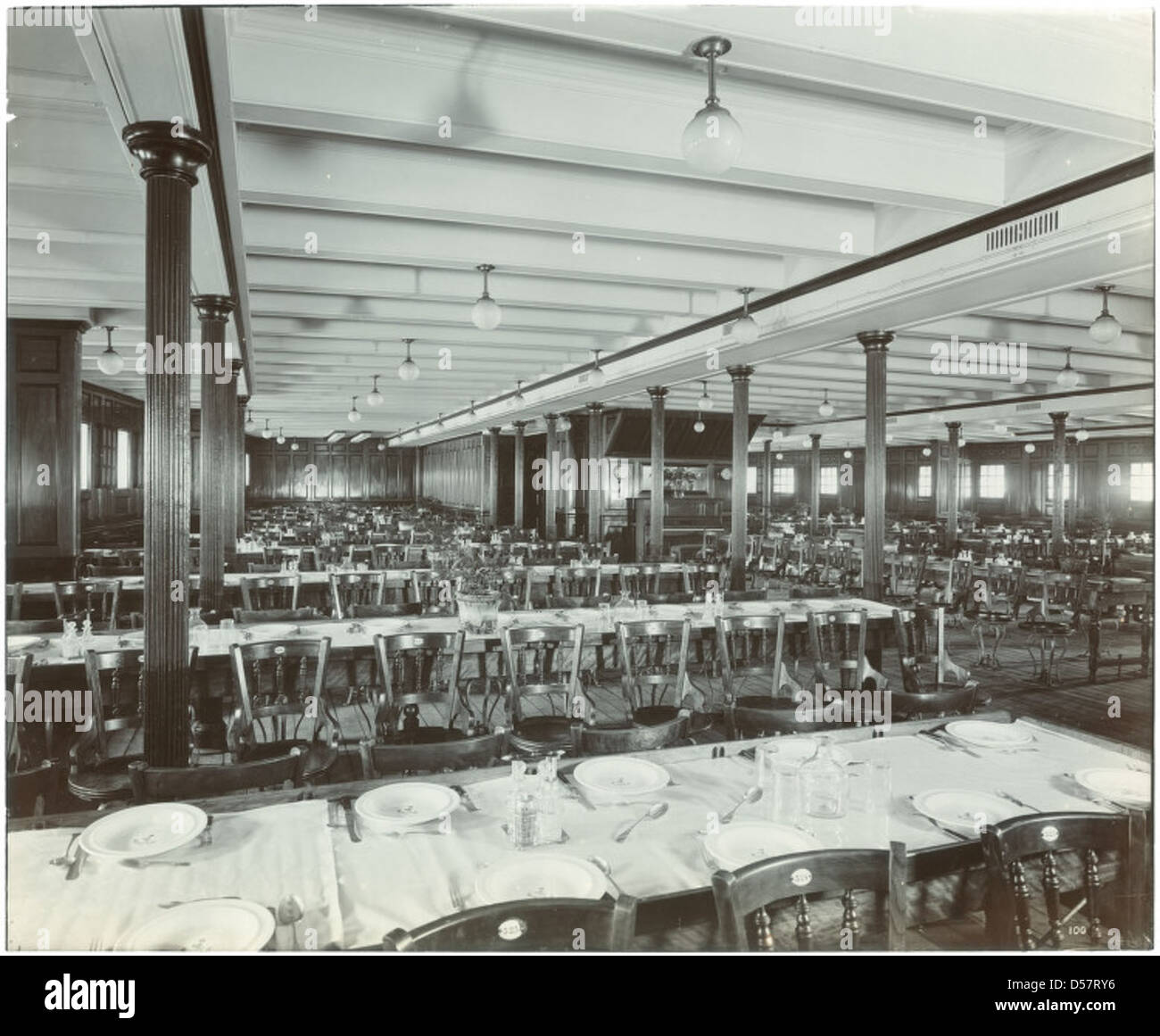 [Third class dining saloon, Lusitania] Stock Photo - Alamy