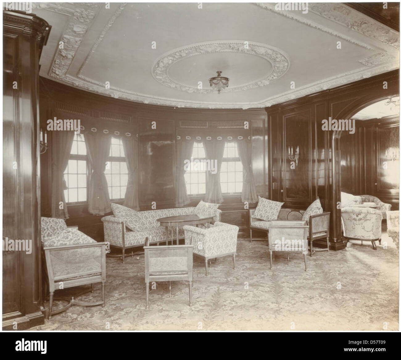 Lusitania interior hi-res stock photography and images - Alamy, image size:1300x1168