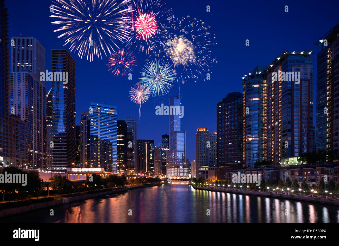 CHICAGO RIVER WALK THE LOOP DOWNTOWN SKYLINE CHICAGO ILLINOIS USA Stock ...