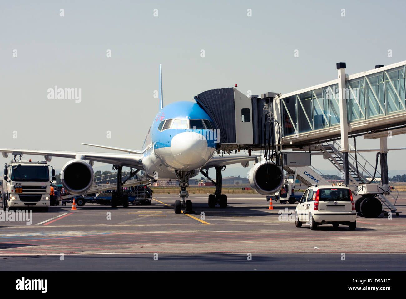 Thomson Airways Boeing 757-28A at the gate of Catania Fontanarossa Airport, Catania, Sicily, Italy Stock Photo