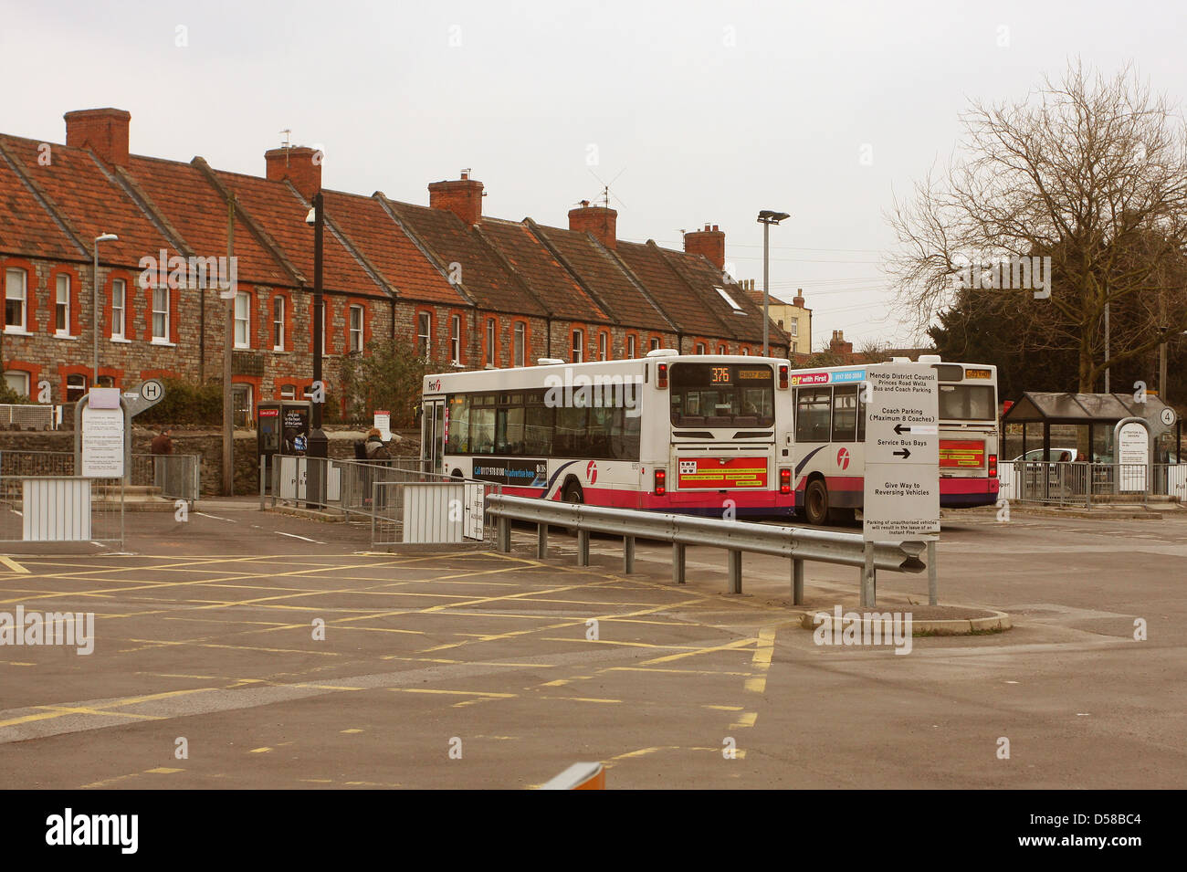 Buses in parking bays in Wells bus station Stock Photo - Alamy
