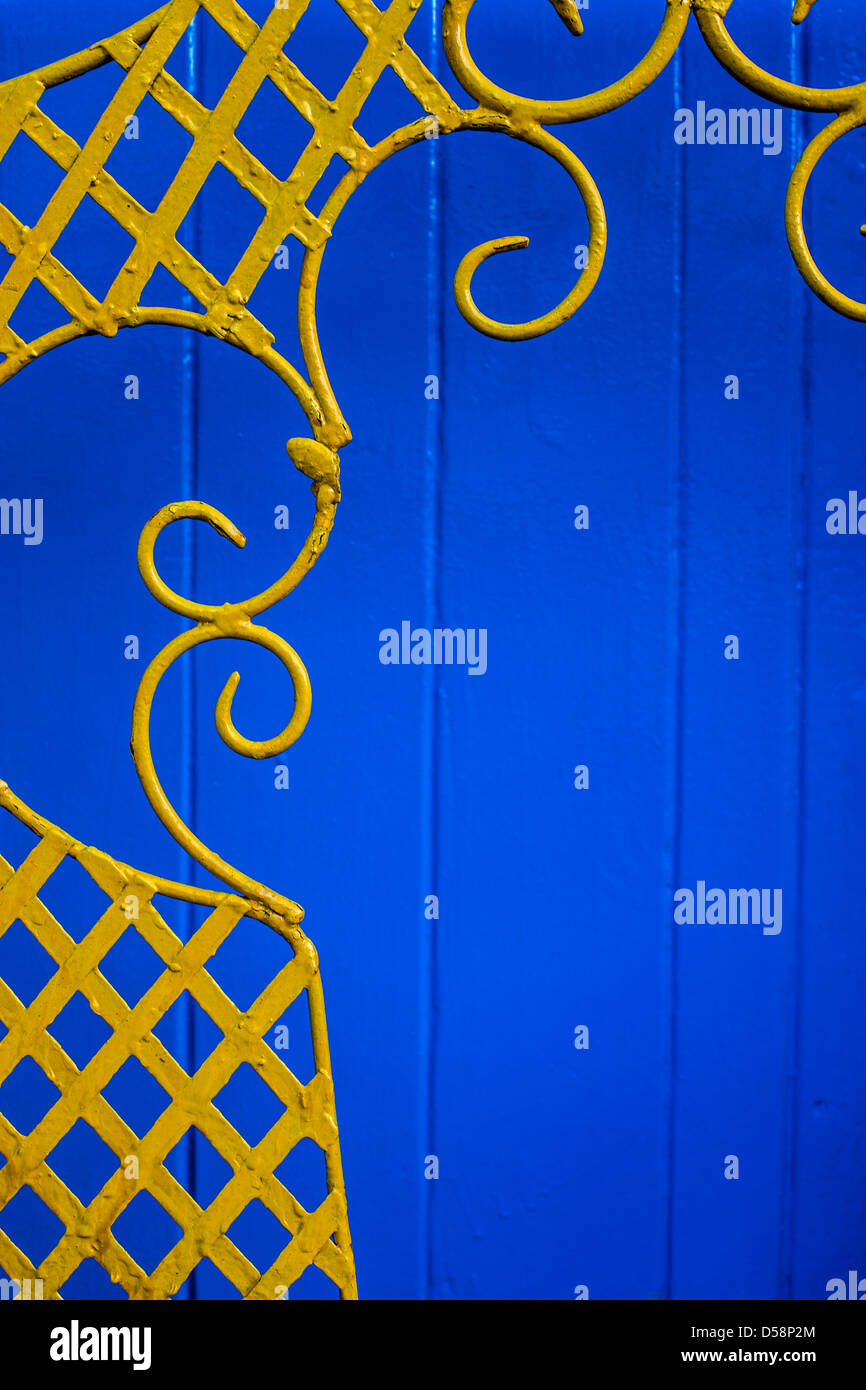 Antique metal door frame geometric hires stock photography and images Alamy