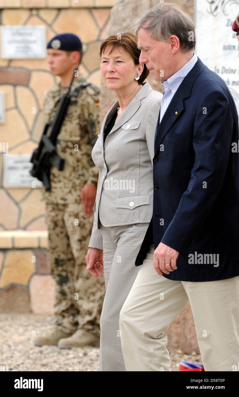 German President Horst Koehler (R), his wife Eva-Luise Koehler and ...