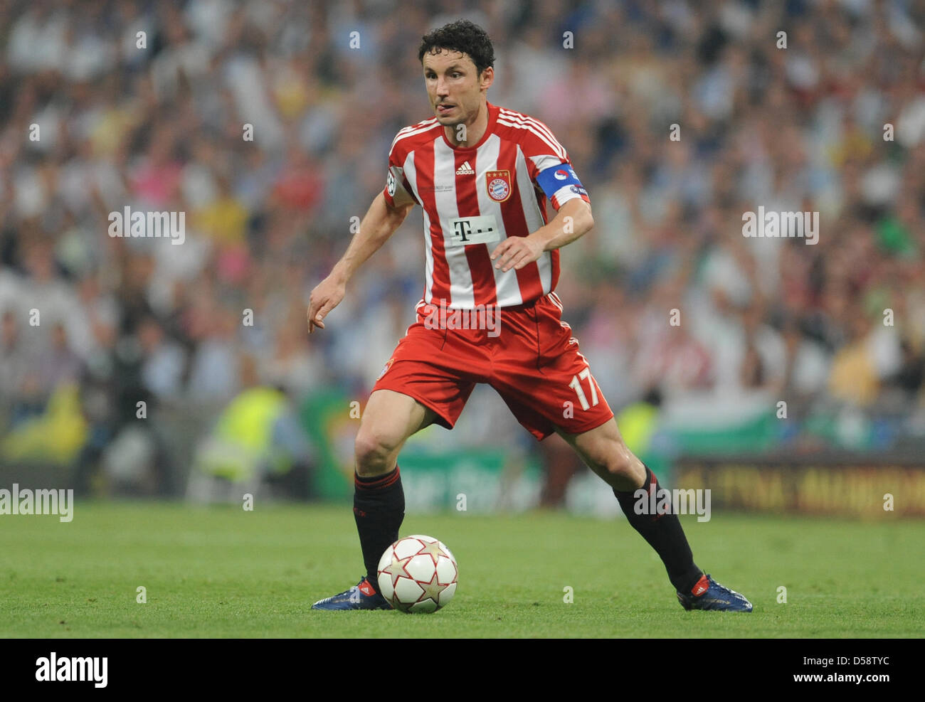 Bayern S Mark Van Bommel Shown In Action During The Uefa Champions League Final Fc Bayern Munich Vs Fc Internazionale Milano At Santiago Bernabeu Stadium In Madrid Spain 22 May 2010 Inter Defeated