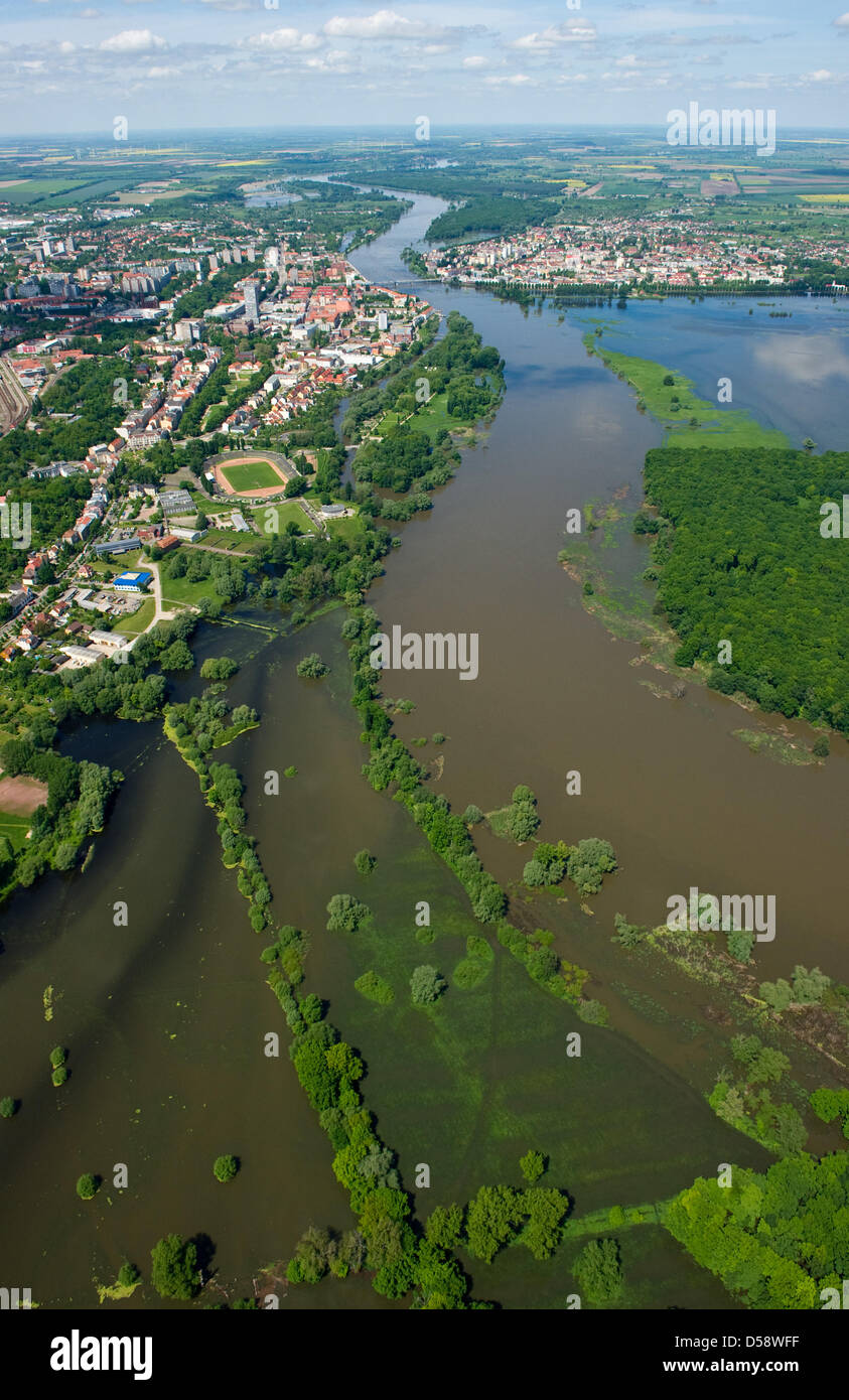 The picture shows the high water level of the German-Polish border ...