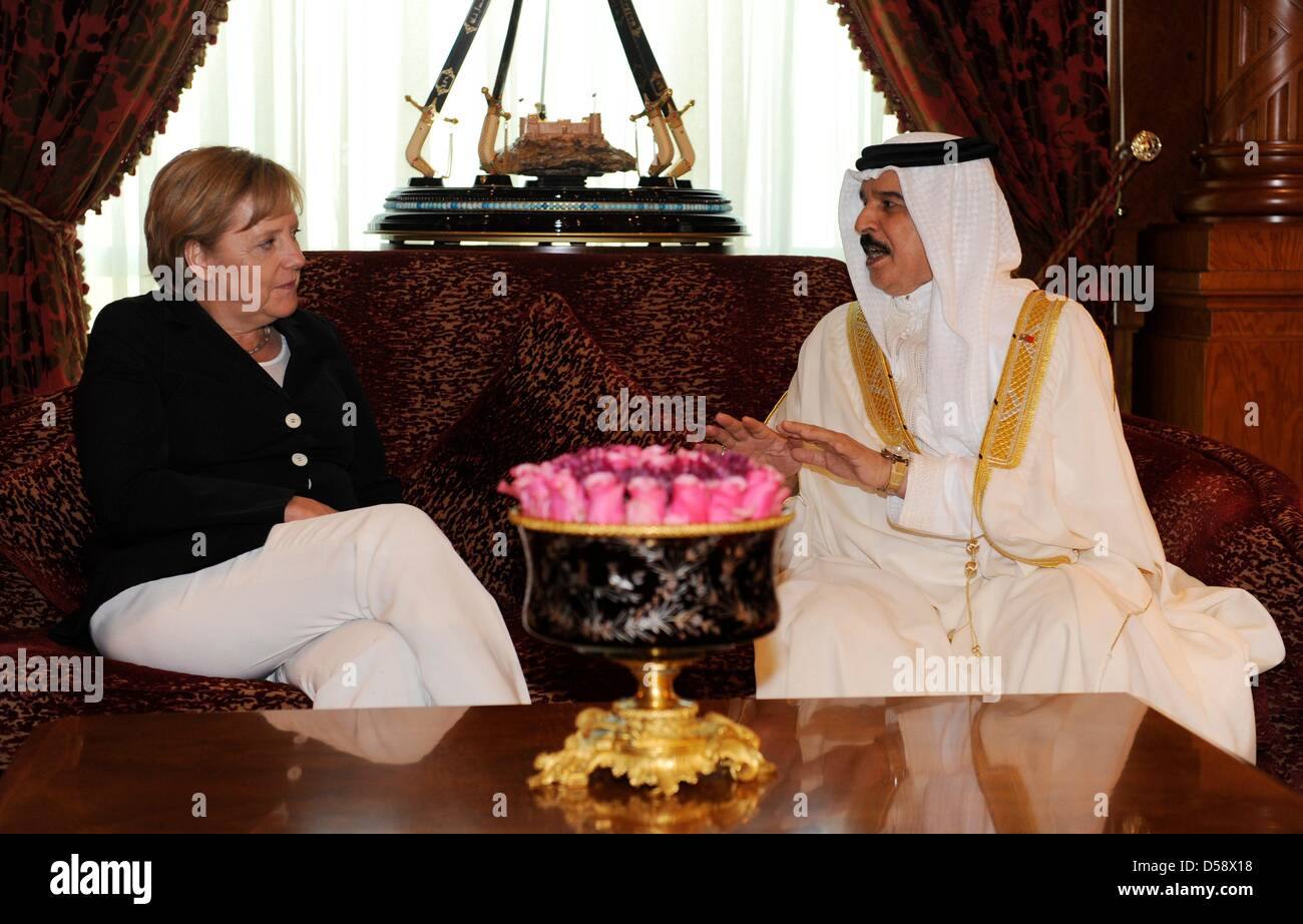 Bahrain's Prime Minister Khalifa ibn Sulman al Khalifa (R) welcomes ...