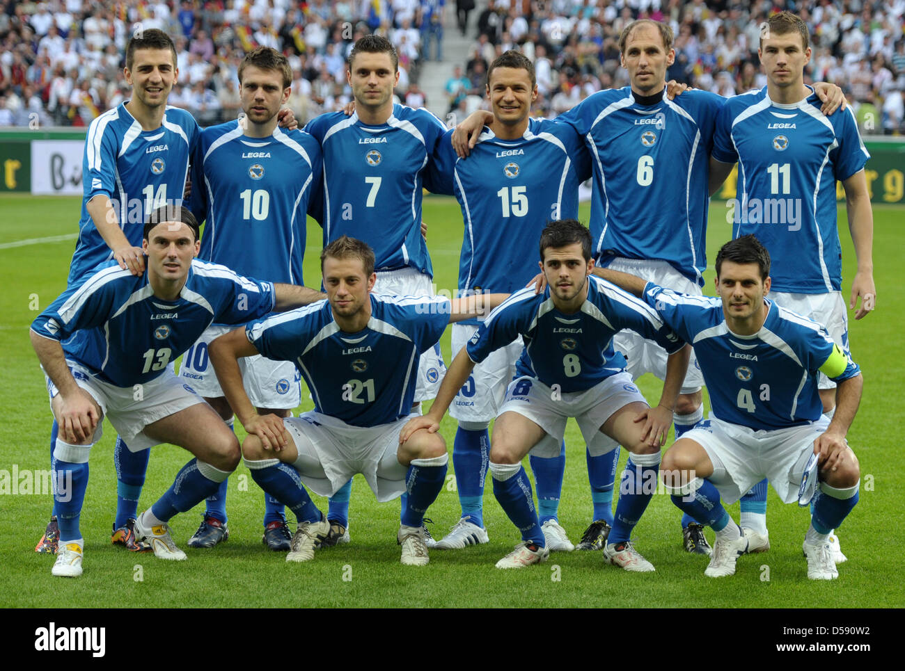 Bosnia and Herzegovina's national team prior to the international soccer test match Germany vs Bosnia and Herzegovina at Commerzbank Arena stadium in Frankfurt Main, Germany, 03 June 2010. Top row L-R: Vedad Ibisevic, Zvjezdan Misimovic, Sanel Jahic, Sejad Salihovic, Elvir Rahimic and Edin Dzeko. Bottom row L-R: Safet Nadarevic, Adnan Mravac, Miralem Pjanic and Emir Spahic. Germany Stock Photo