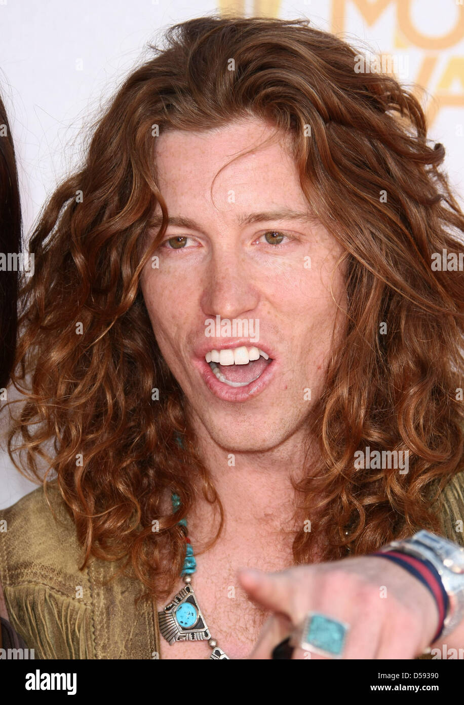 Snowboarder Shaun White Arrives For The 2010 Mtv Movie Awards At