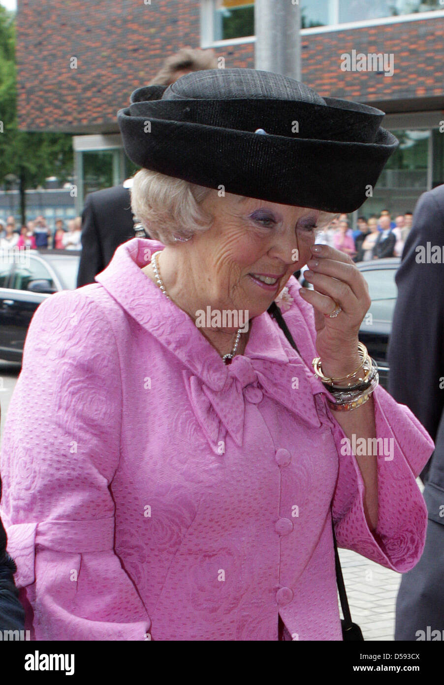Queen Beatrix of the Netherlands opens the University Clinic of