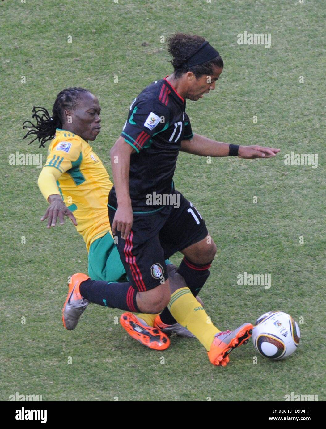 Mexico's Giovani dos Santos (R) and South Africa's Reneilwe Letsholonyane (L) vie for the ball during the opening match between South Africa and Mexico of the 2010 FIFA World Cup at Soccer City stadium in Johannesburg, South Africa 11 June 2010. Photo: Marcus Brandt dpa - Please refer to http://dpaq.de/FIFA-WM2010-TC Stock Photo