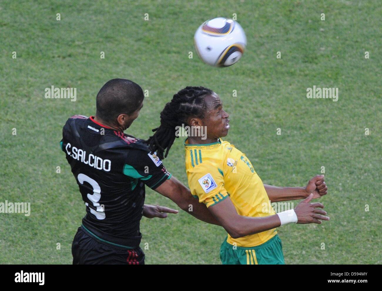 South Africa's Siphiwe Tshabalala (R) vies with Mexico's Carlos Salcido during the opening match between South Africa and Mexico at the 2010 FIFA World Cup at Soccer City stadium in Johannesburg, South Africa 11 June 2010. Photo: Marcus Brandt dpa - Please refer to http://dpaq.de/FIFA-WM2010-TC  +++(c) dpa - Bildfunk+++ Stock Photo