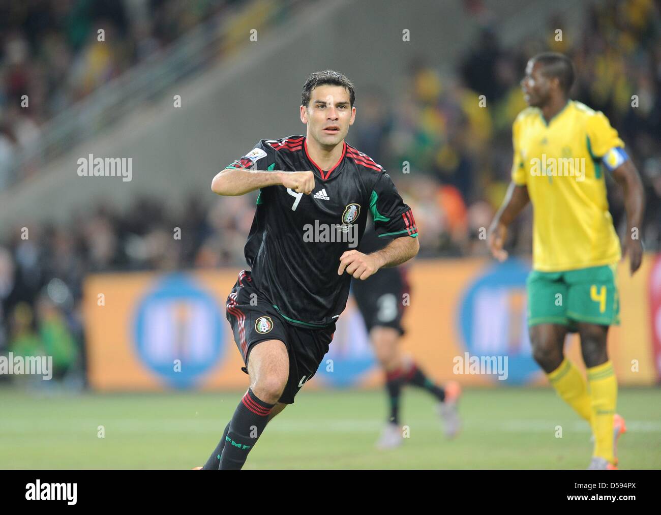 Mexico's Rafael Marquez celebrates after scoring the 1-1 during the opening match between South Africa and Mexico at the 2010 FIFA World Cup at Soccer City stadium in Johannesburg, South Africa 11 June 2010. Photo: Achim Scheidemann dpa - Please refer to http://dpaq.de/FIFA-WM2010-TC Stock Photo