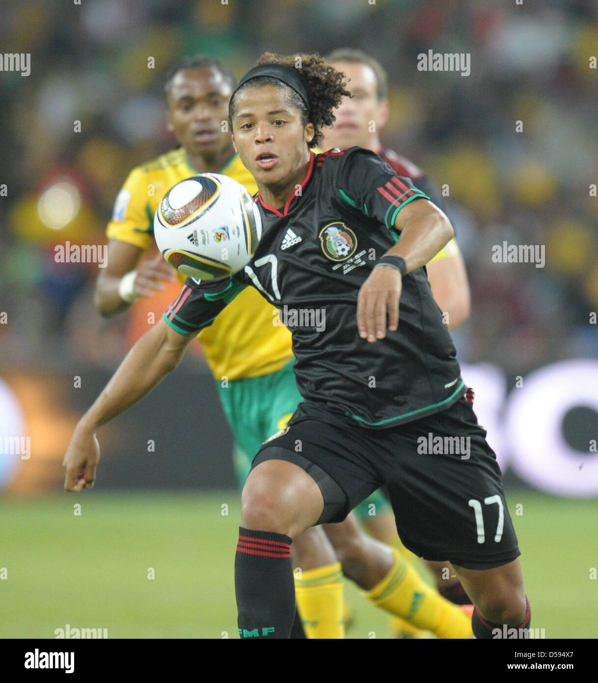 Giovani dos Santos of Mexico controls the ball during the 2010 FIFA World Cup opening match against South Africa at Soccer City stadium in Johannesburg, South Africa 11 June 2010. Photo:Foto: Ronald Wittek dpa Please refer to http://dpaq.de/FIFA-WM2010-TC Stock Photo