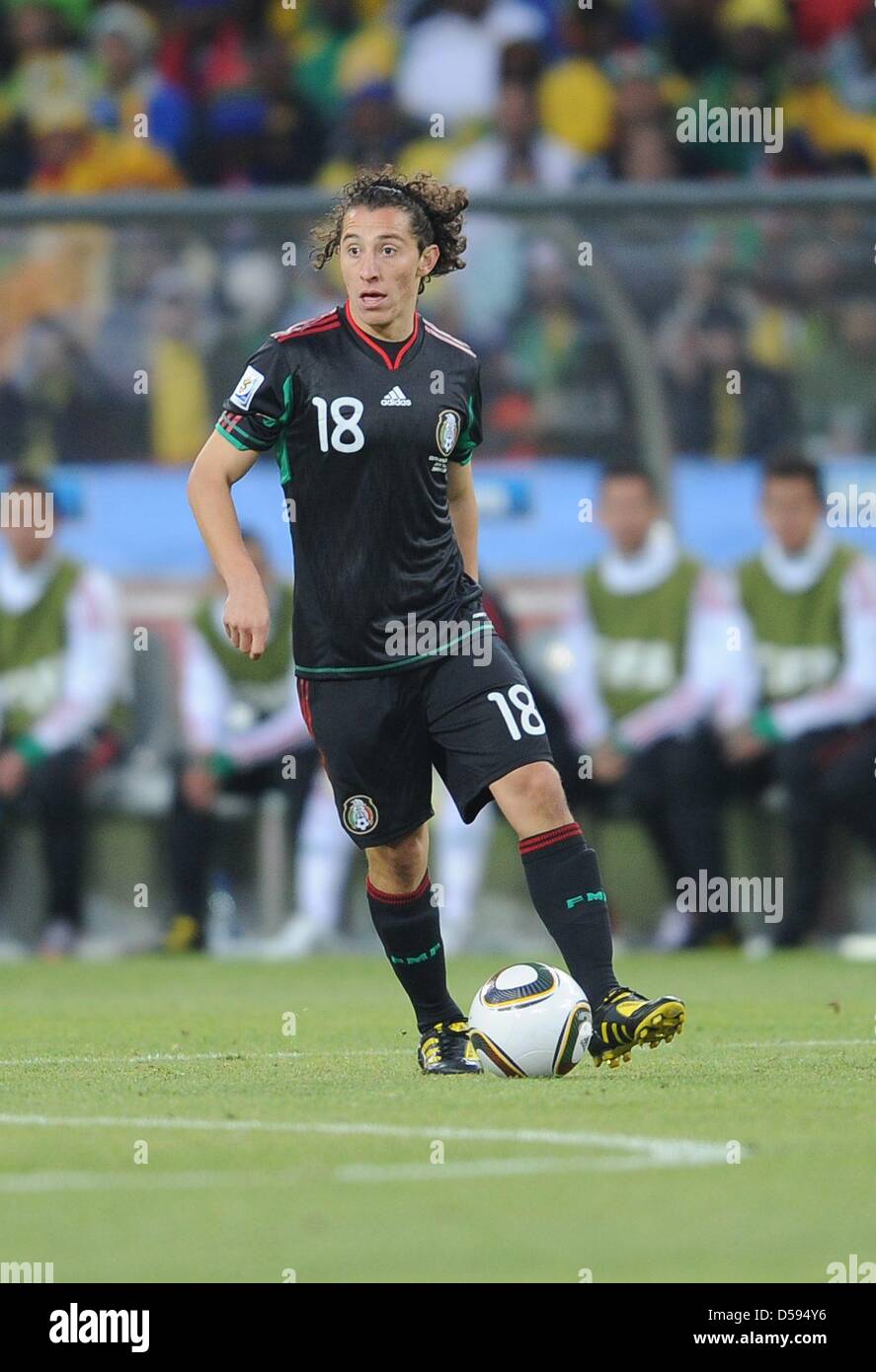 Mexico's Andres Guardado controls the ball during the opening match between South Africa and Mexico at the 2010 FIFA World Cup at Soccer City stadium in Johannesburg, South Africa 11 June 2010. Photo: Achim Scheidemann dpa - Please refer to http://dpaq.de/FIFA-WM2010-TC Stock Photo