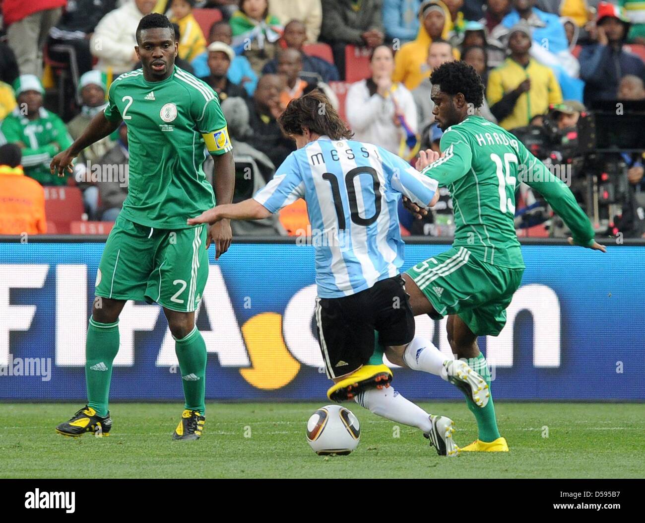 Argentina's Lionel Messi (C) vies for the ball with Nigeria's Joseph Yobo (L) and Lukman Haruna during the 2010 FIFA World Cup group B match between Argentina and Nigeria at Ellis Park stadium in Johannesburg, South Africa 12 June 2010. Photo: Achim Scheidemann - Please refer to http://dpaq.de/FIFA-WM2010-TC  +++(c) dpa - Bildfunk+++ Stock Photo