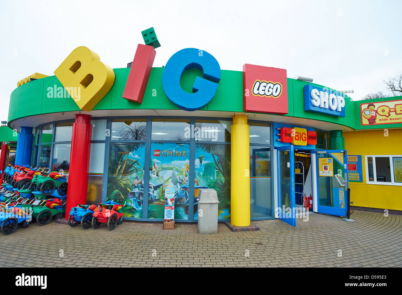Entrance to the Big Lego Shop Legoland Windsor UK Stock Photo - Alamy