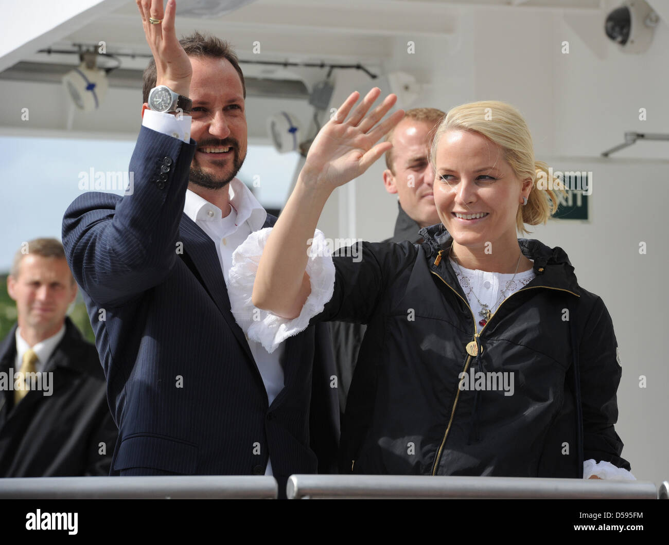Skandal Surftrip Haakons Luxusurlaub Mette Marit Schweigt Warum - n7sdco6
