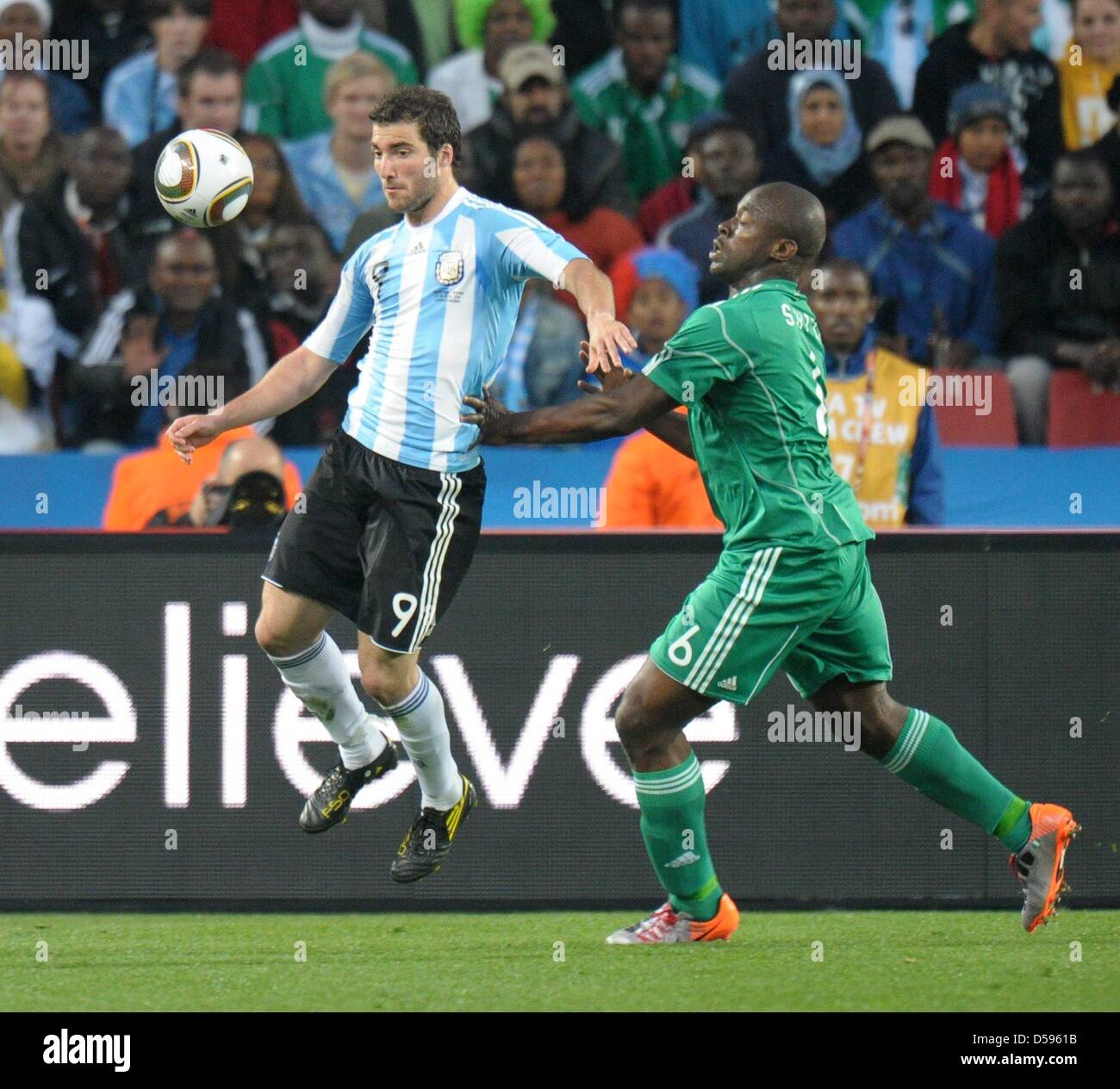 Gonzalo Higuain (L) of Argentina vies with MacBeth Sibaya of Nigeria during the FIFA World Cup group B soccer match between Argentina and Nigeria at Ellis Park Stadium in Johannesburg, South Africa, 12 June 2010. Photo: Ronald Wittek dpa Please refer to http://dpaq.de/FIFA-WM2010-TC Stock Photo
