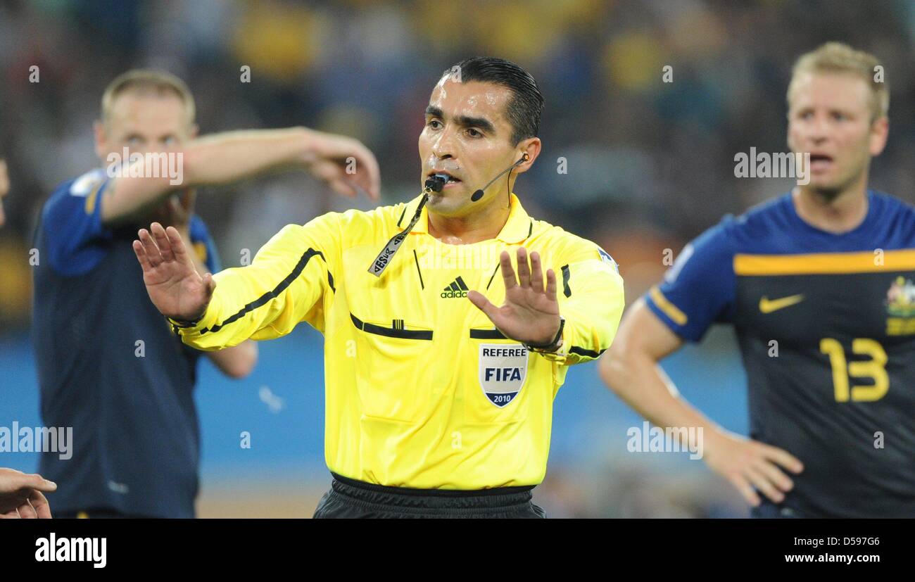 Mexican referee Marco Rodriguez gestures during the 2010 FIFA World Cup group D match between Germany and Australia at Durban Stadium in Durban, South Africa 13 June 2010. Germany won 4-0. Photo: Marcus Brandt dpa - Please refer to http://dpaq.de/FIFA-WM2010-TC Stock Photo