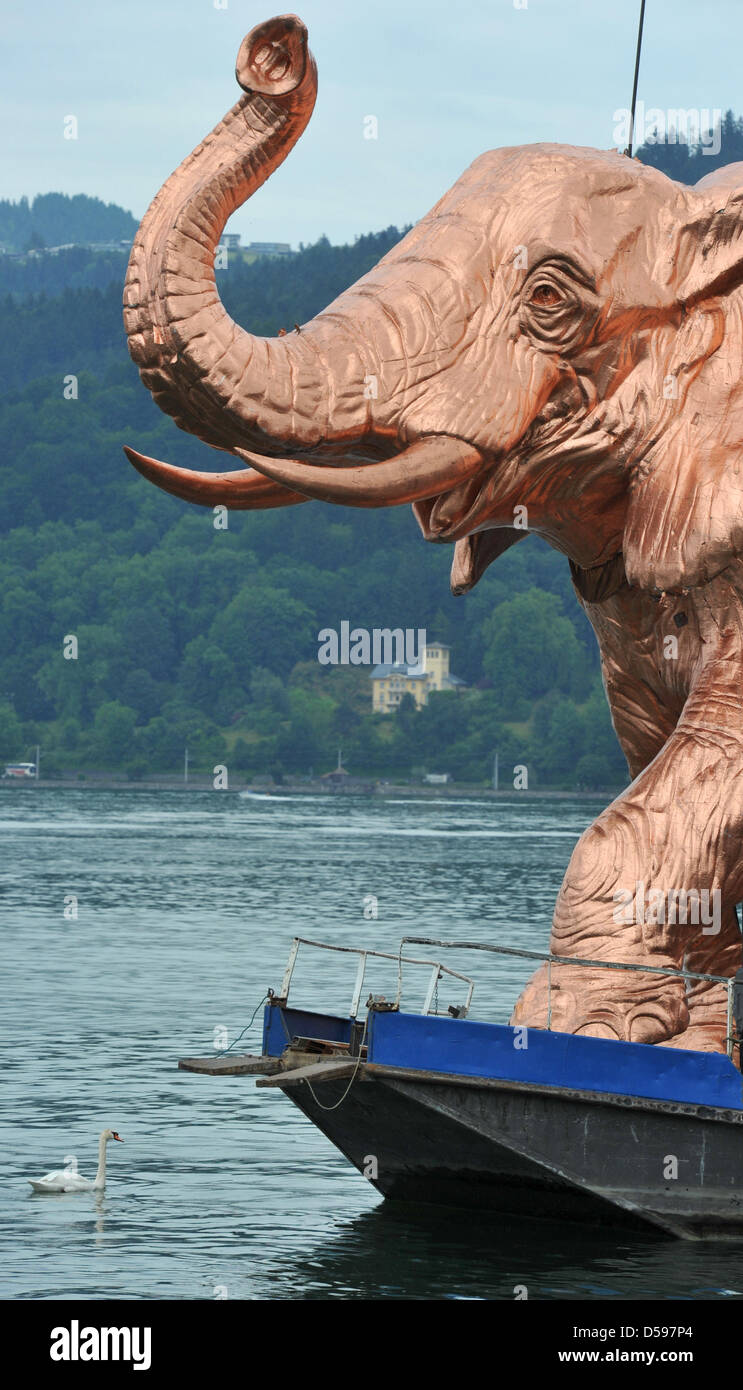 A huge elephant, part of the stage setting for the opera Aida, arrives at the lake theatre 'Seebuehne' in Bregenz, Austria, 14 June 2010. The sculpture is more than 8m tall and 14 metres long and was ferried across Lake Constance from Fussach, which is situated 10km from Bregenz.  Aida will premiere at the world's largest lake stage on 22 July 2010. Photo: STEFAN PUCHNER Stock Photo