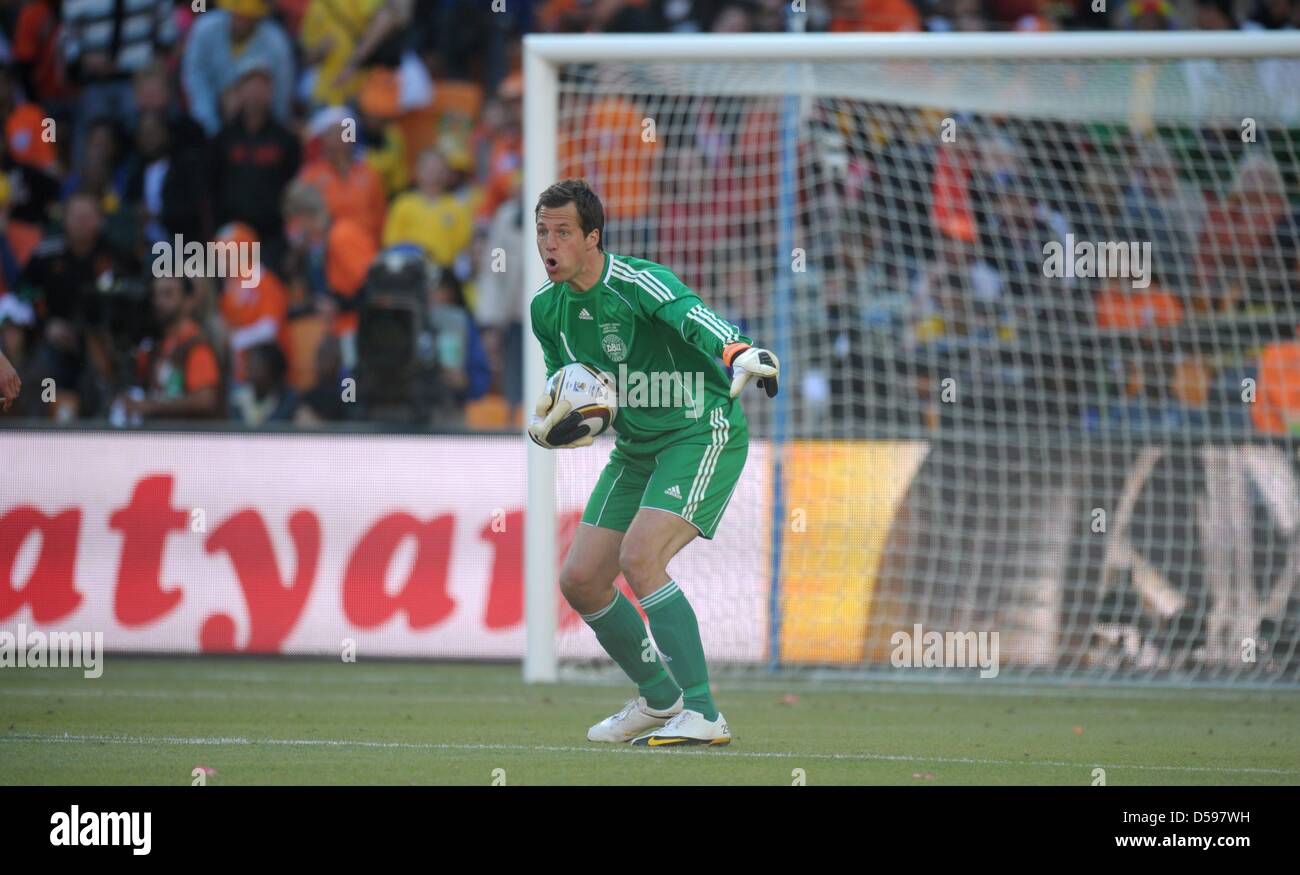 Goalkeeper Thomas Soerensen of Denmark gestures druing the 2010 FIFA World Cup group E match between the Netherlands and Denmark at Soccer City stadium in Johannesburg, South Africa, 14 June 2010. Photo: Ronald Wittek dpa - Please refer to http://dpaq.de/FIFA-WM2010-TC Stock Photo