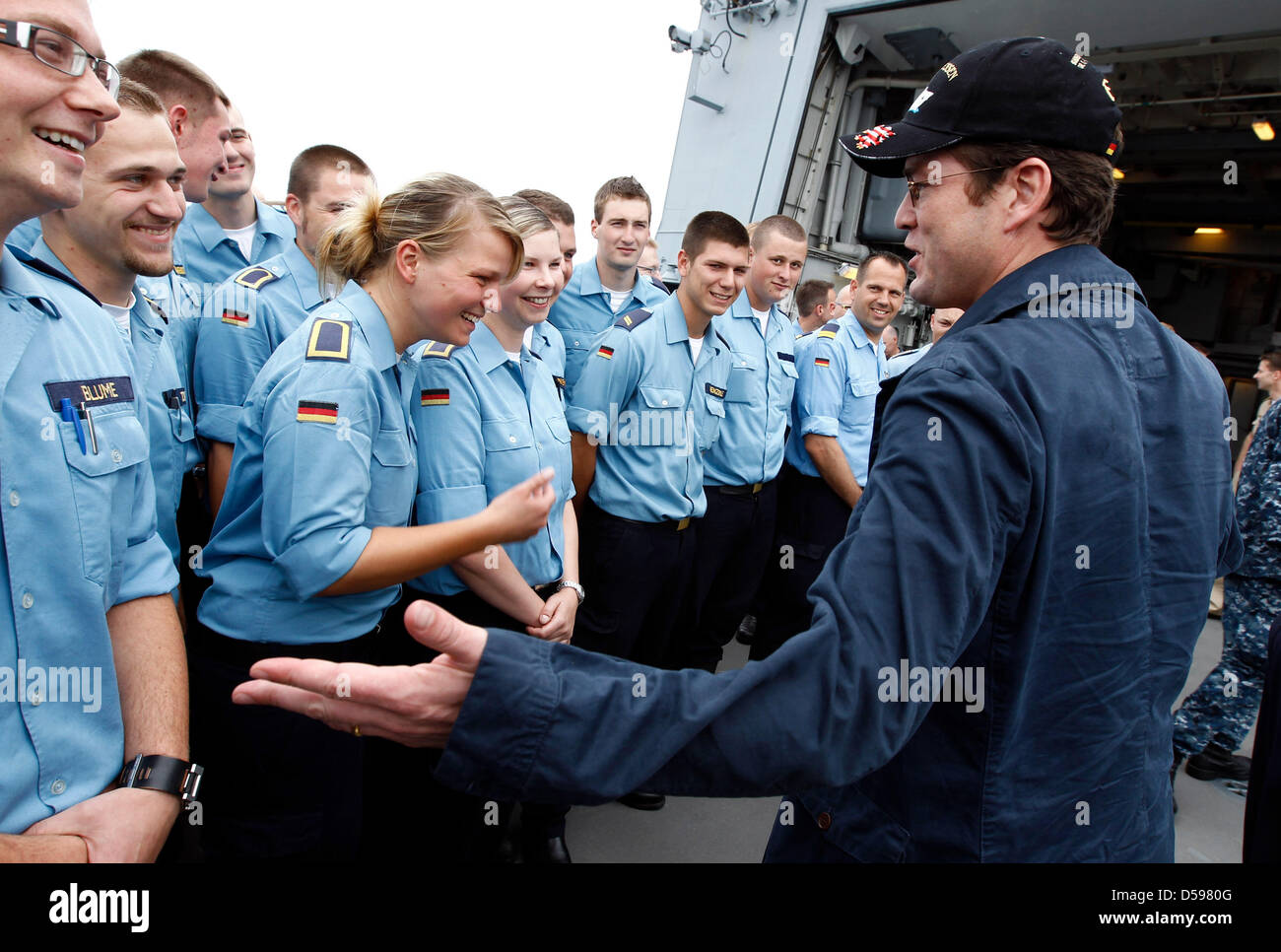 German Defence Minister Karl-Theodor zu Guttenberg (R) talks to German Navy sailors during a visit of the German Navy frigate 'Hessen' at an undisclosed position in the Mediterranean Sea south of Sicily, 14 June 2010. Zu Guttenberg also visited the US aircraft carrier Harry S. Truman which is accompanied by the German frigate in a convoy. Photo: FABRIZIO BENSCH Stock Photo