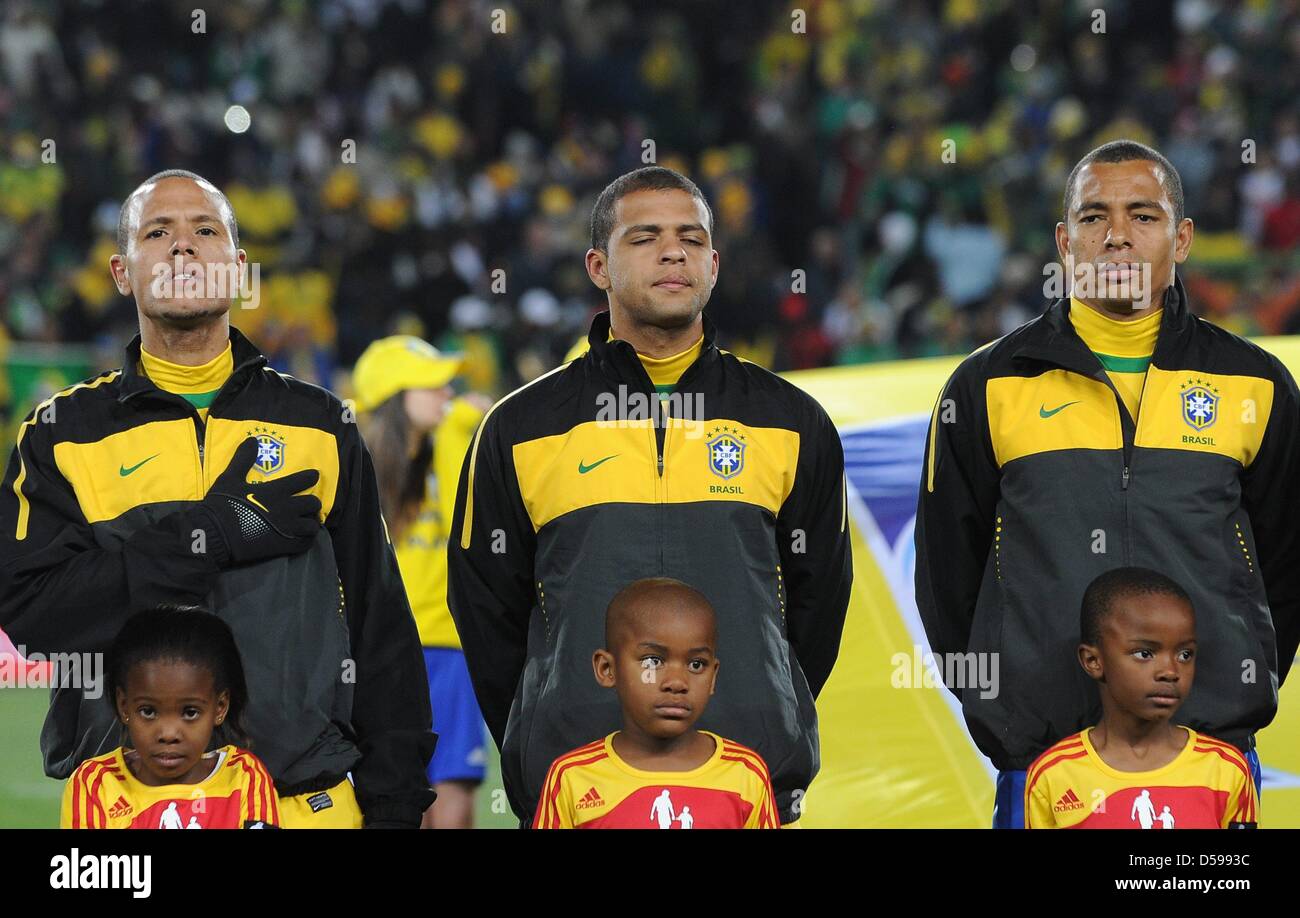 Brazilian Luis Fabiano (L-R), Felipe Melo and Gilberto Silva listen to the national anthem prior to the 2010 FIFA World Cup group G match between Brazil and North Korea at Ellis Park stadium in Johannesburg, South Africa 15 June 2010. Photo: Achim Scheidemann - Please refer to http://dpaq.de/FIFA-WM2010-TC Stock Photo