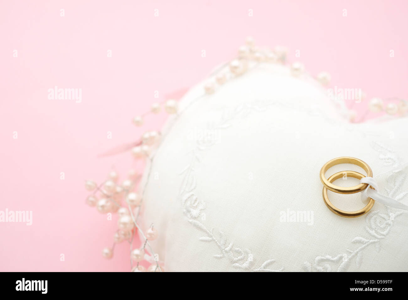 Ivory Satin & Lace Wedding Ring Pillow – The Wedding Garter