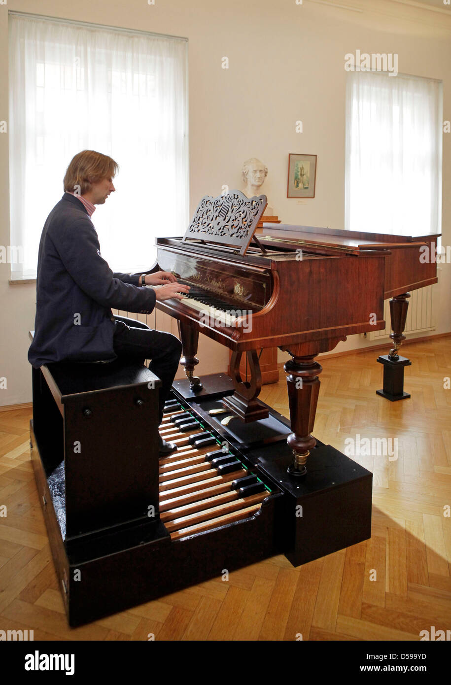 Robert schumann haus hires stock photography and images Alamy