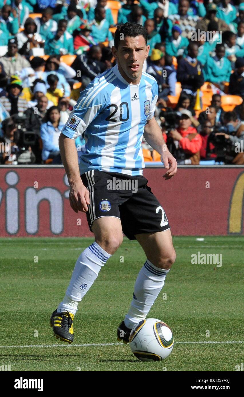 Argentina's Maxi Rodriguez during the 2010 FIFA World Cup group B match between Argentina and South Korea at Soccer City Stadium in Johannesburg, South Africa 17 June 2010. Photo: Achim Scheidemann - Please refer to http://dpaq.de/FIFA-WM2010-TC Stock Photo