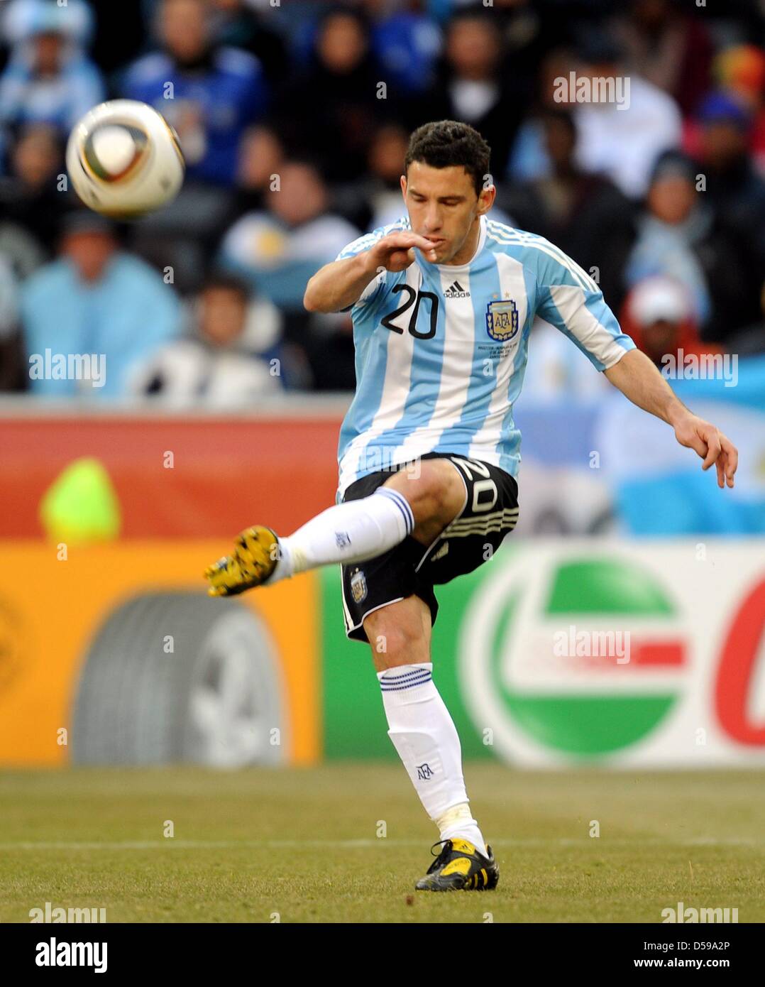 Argentina's Maxi Rodriguez during the 2010 FIFA World Cup group B match between Argentina and South Korea at Soccer City Stadium in Johannesburg, South Africa 17 June 2010. Photo: Achim Scheidemann - Please refer to http://dpaq.de/FIFA-WM2010-TC Stock Photo