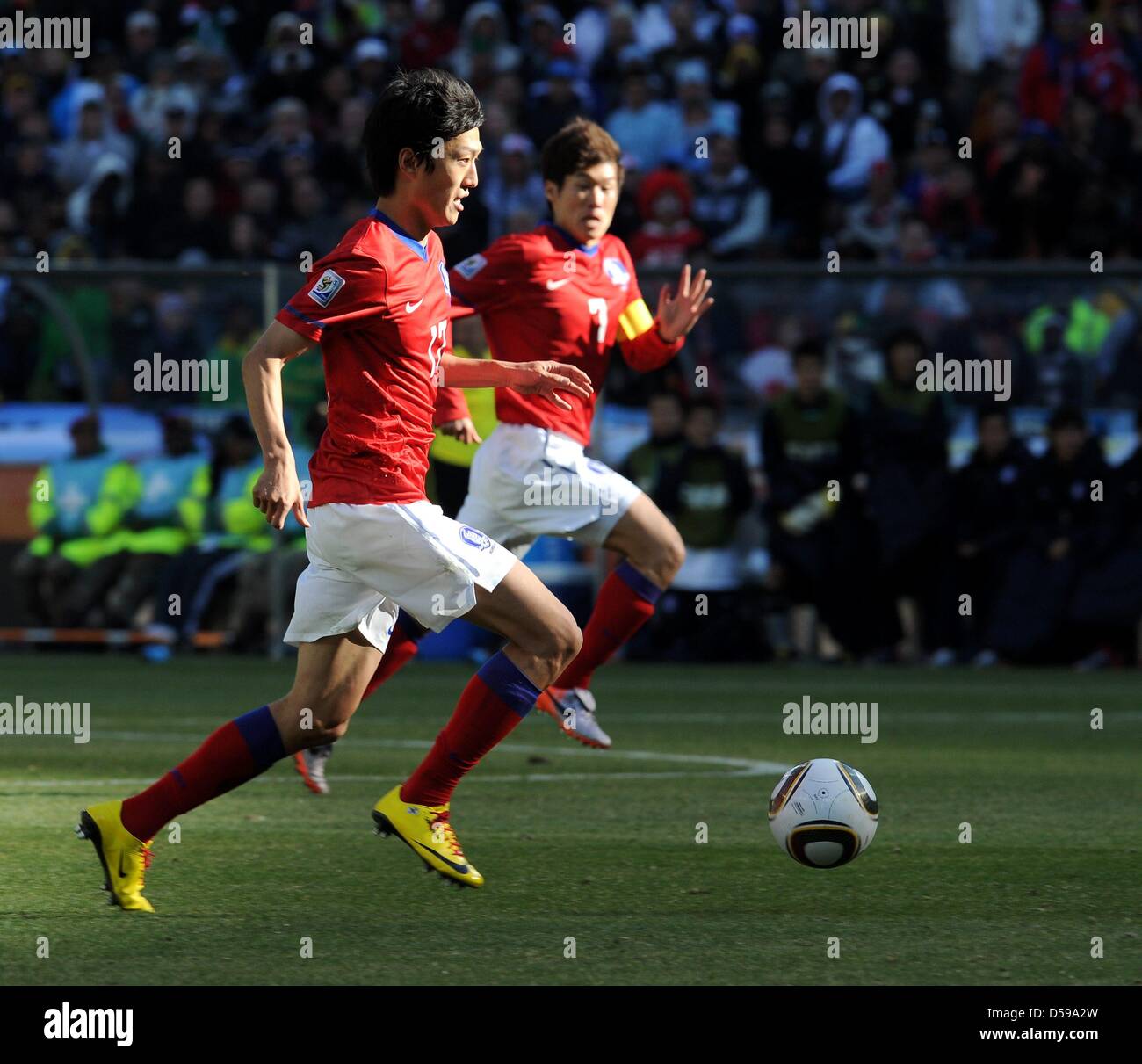 South Korea's Lee Chung Yong during the 2010 FIFA World Cup group B match between Argentina and South Korea at Soccer City Stadium in Johannesburg, South Africa 17 June 2010. Photo: Achim Scheidemann - Please refer to http://dpaq.de/FIFA-WM2010-TC Stock Photo
