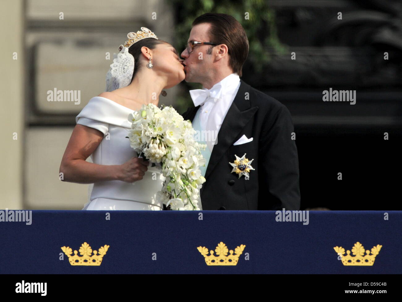 The Newly Wed Crown Princess Couple Crown Princess Victoria Of Sweden And Prince Daniel Of Sweden The Duke Of Vastergotland Kiss On The Balcony Of The Royal Palace After Their Wedding In