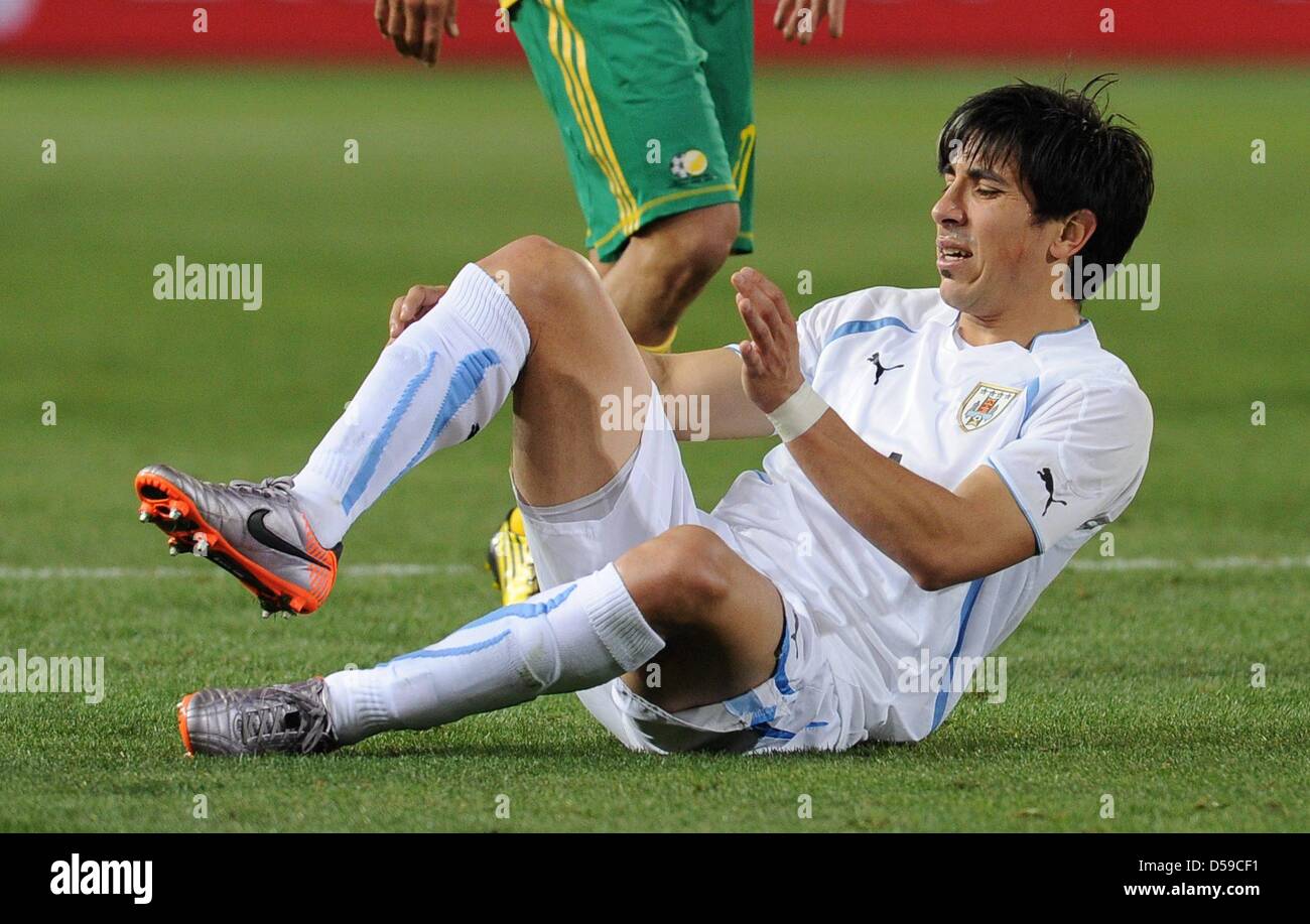 Uruguay's Jorge Fucile gets to the ground during the 2010 FIFA World Cup group A match between South Africa and Uruguay at Loftus Versfeld Stadium in Pretoria, South Africa 16 June 2010. Photo: Achim Scheidemann - Please refer to http://dpaq.de/FIFA-WM2010-TC Stock Photo