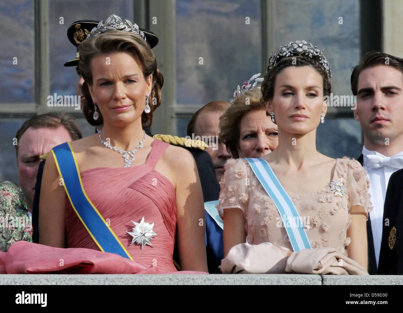 crown-princess-mathilde-of-belgium-l-and-princess-letizia-of-spain-D59D30.jpg
