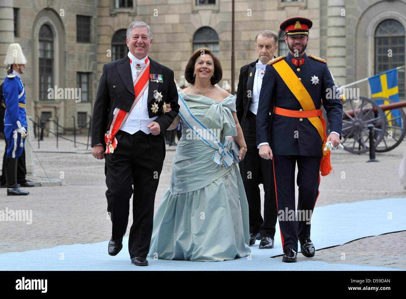 Crown Prince Alexander of Serbia (L), Crown Princess Katherine of Serbia (C) and Guillaume, Hereditary Grand Duke of Luxembourg (R) arrive for the wedding of Crown Princess Victoria of Sweden and Daniel Westling in Stockholm, Sweden, 19 June 2010. Photo: JOCHEN LUEBKE Stock Photo